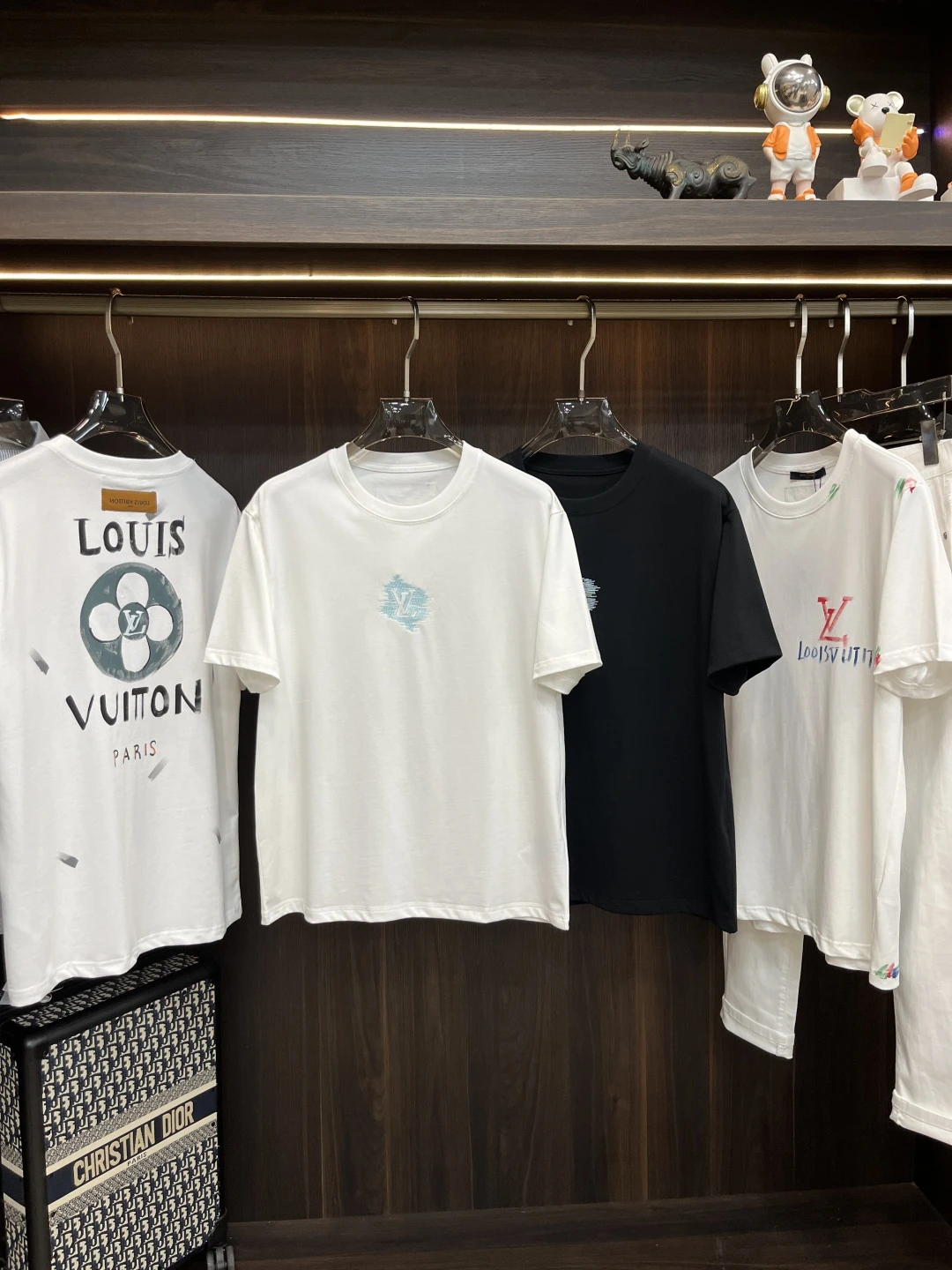 Louis Vuitton T-Shirt — 689e5353