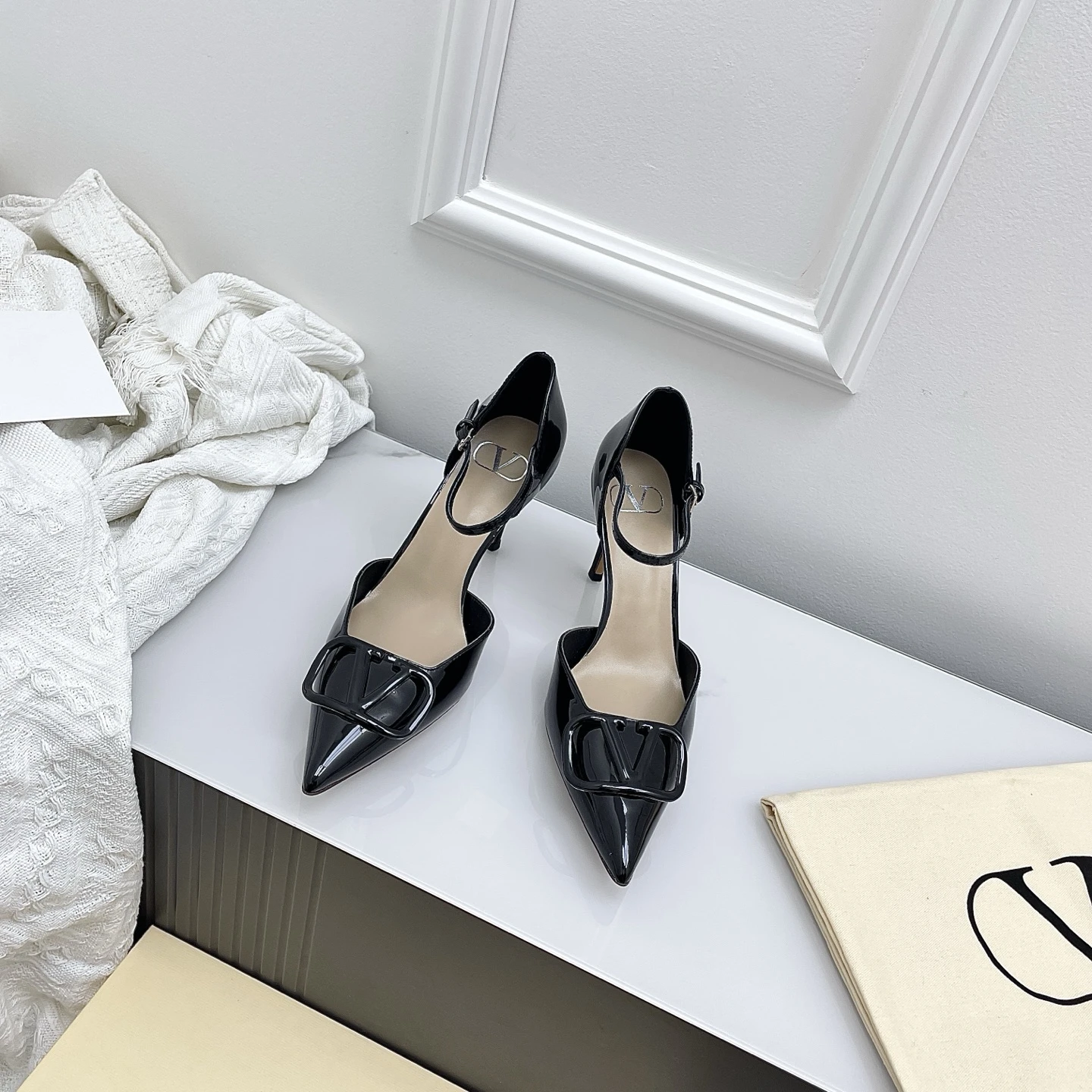 Valentino Sandals — 88653ccb