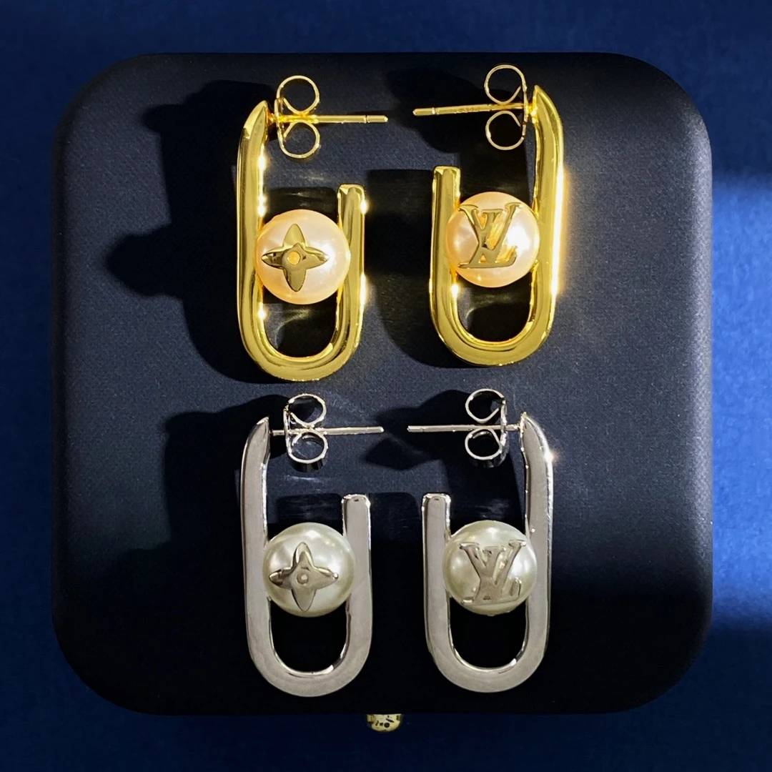Louis Vuitton Earrings — e8a1f8aa