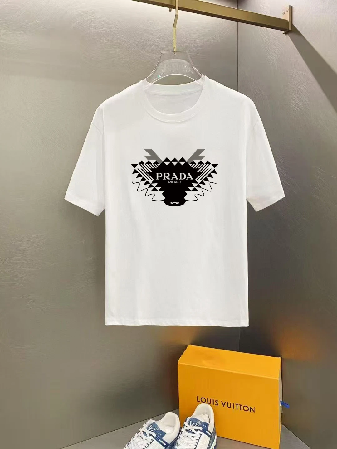 Prada T-Shirt — 6296c341