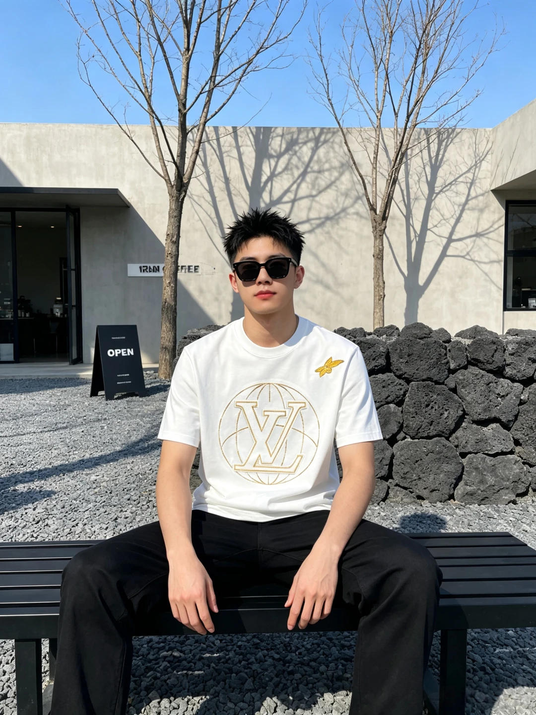 Louis Vuitton T-Shirt — f8b54ac3