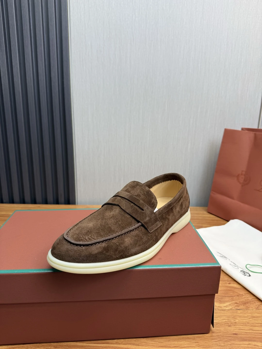 Loro Piana Sneakers — 621a74e7