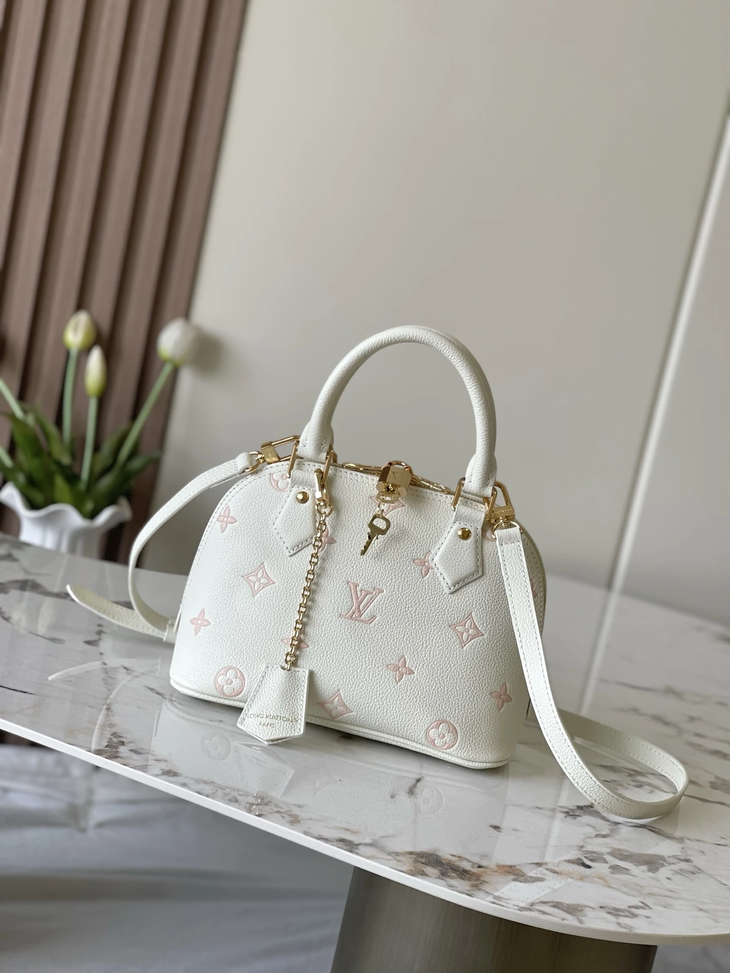 Louis Vuitton Bag — f812e9f2