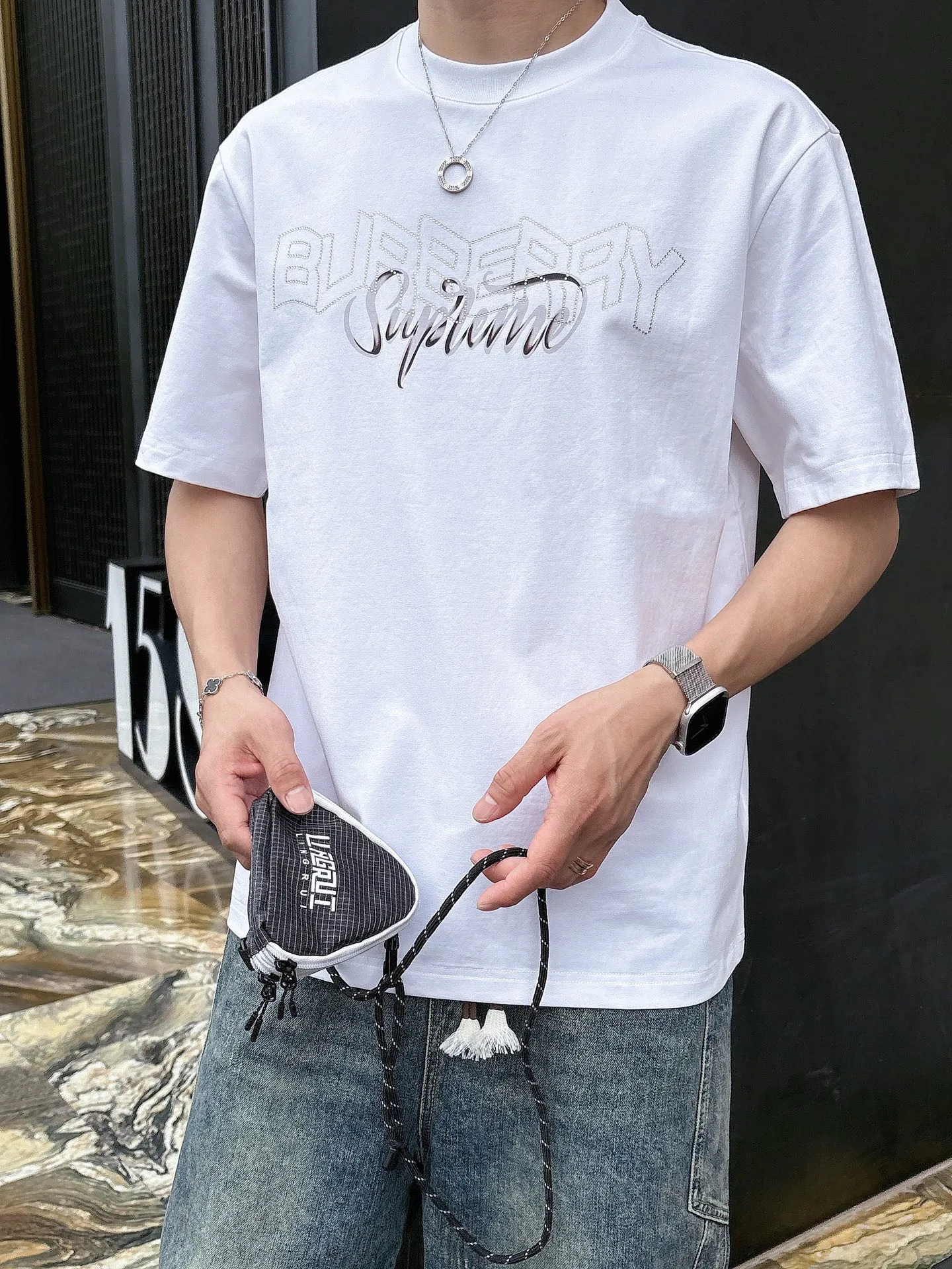 Burberry T-Shirt — 601b7613