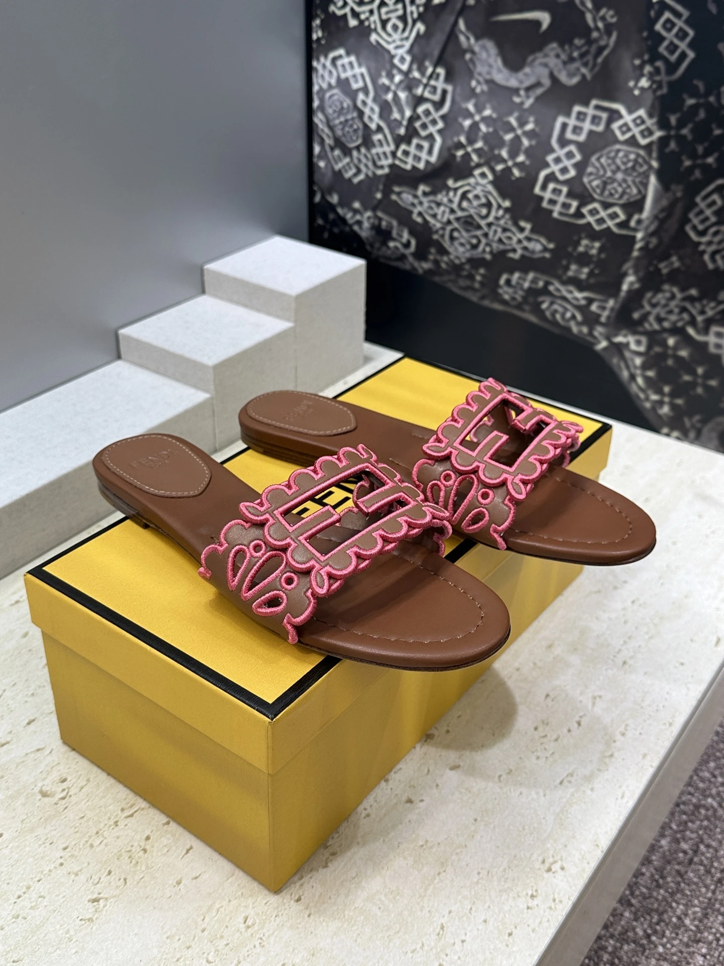Fendi Slippers — 695acdd7