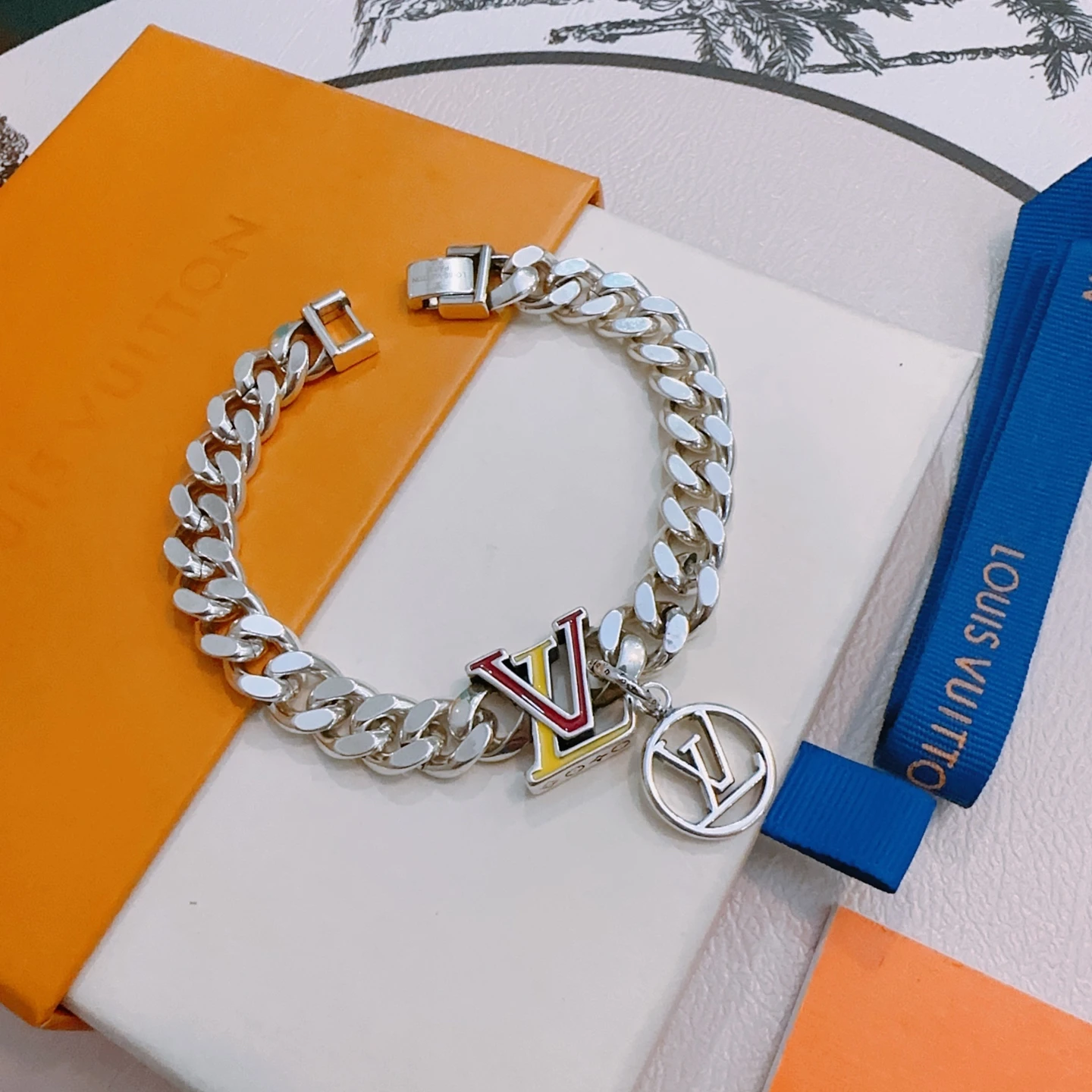 Louis Vuitton Bracelets — 9e4b8d0d