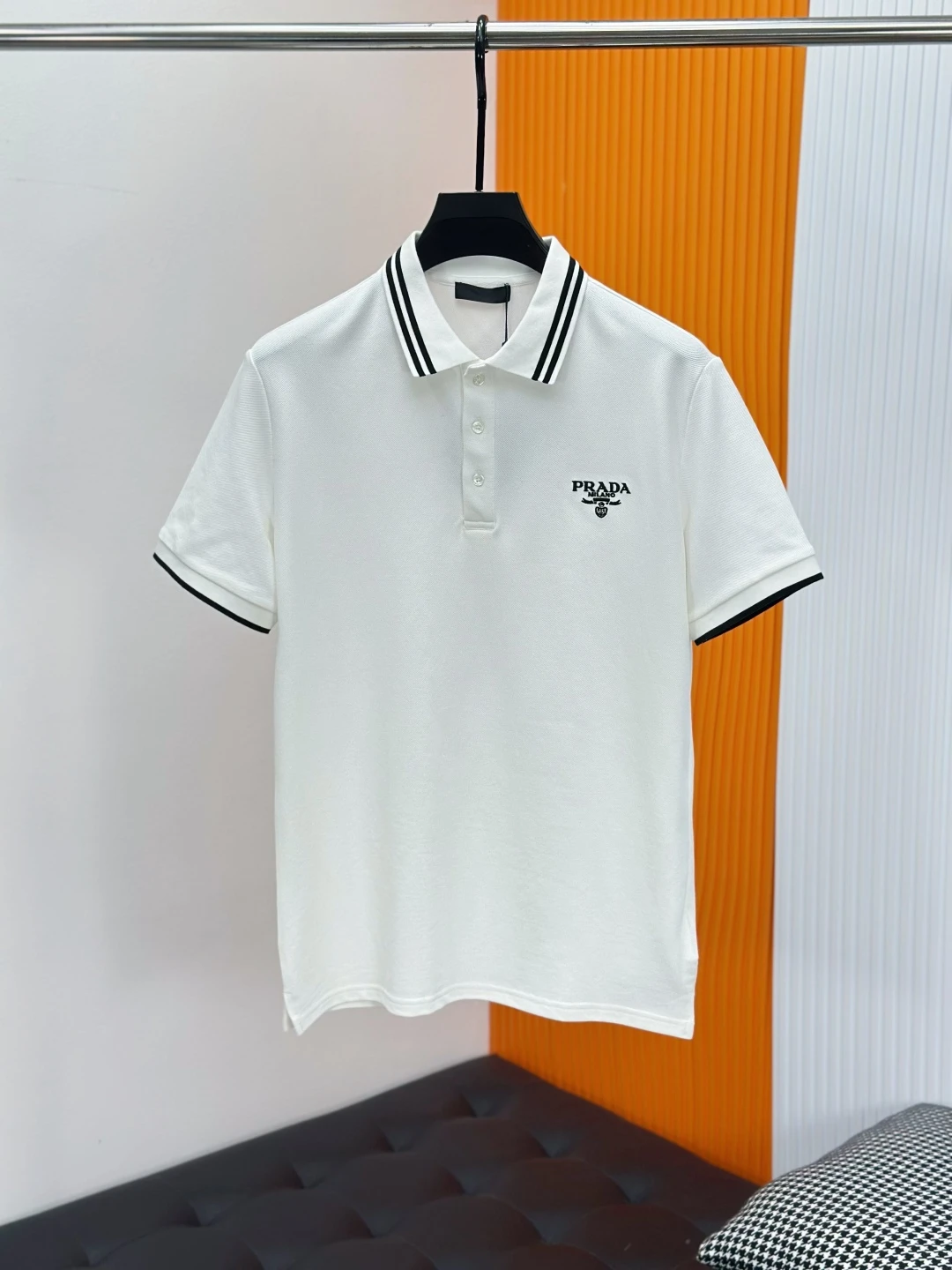 Prada T-Shirt — ea2e1a76
