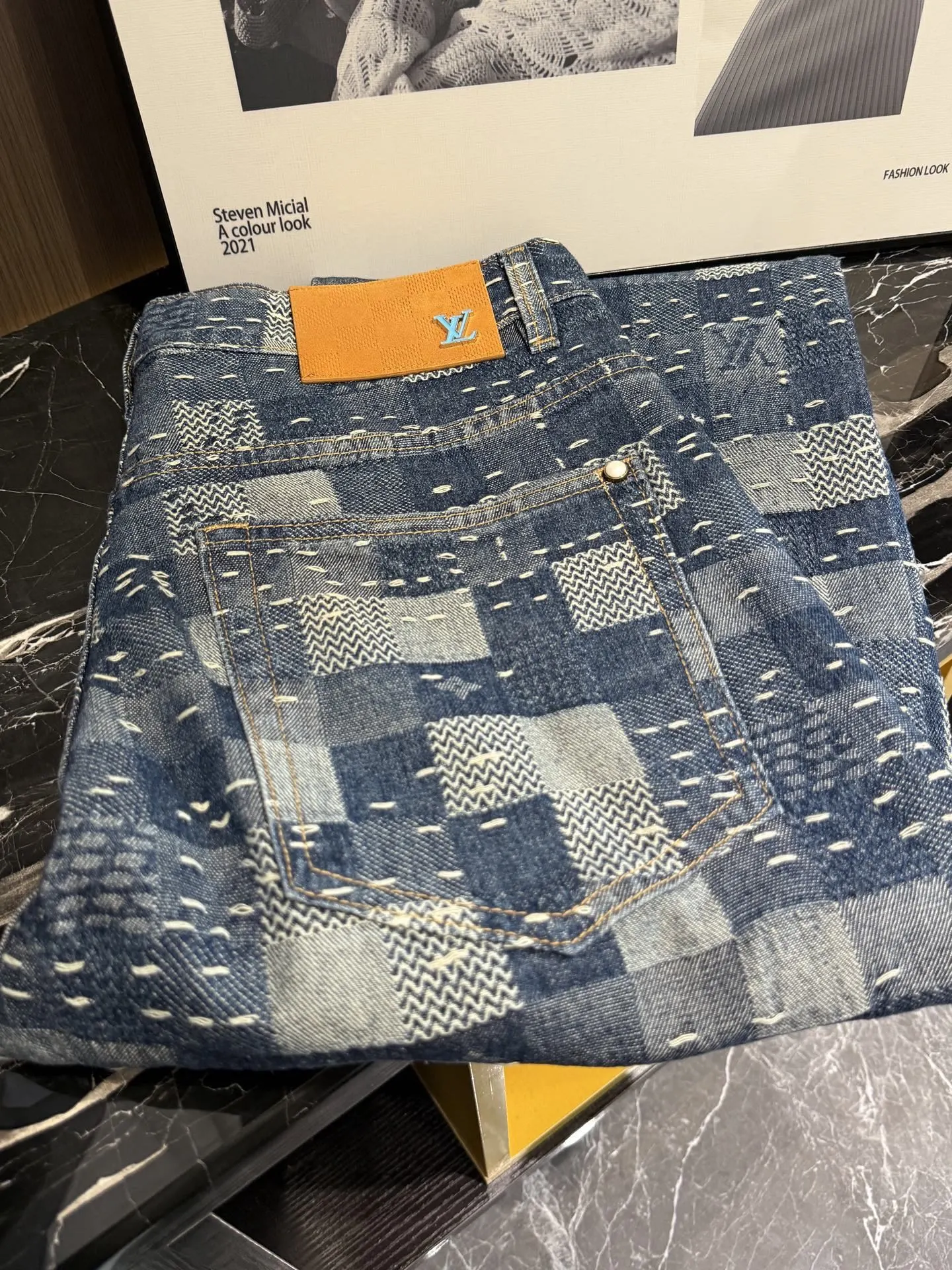 Louis Vuitton Jeans — 0863c9e3