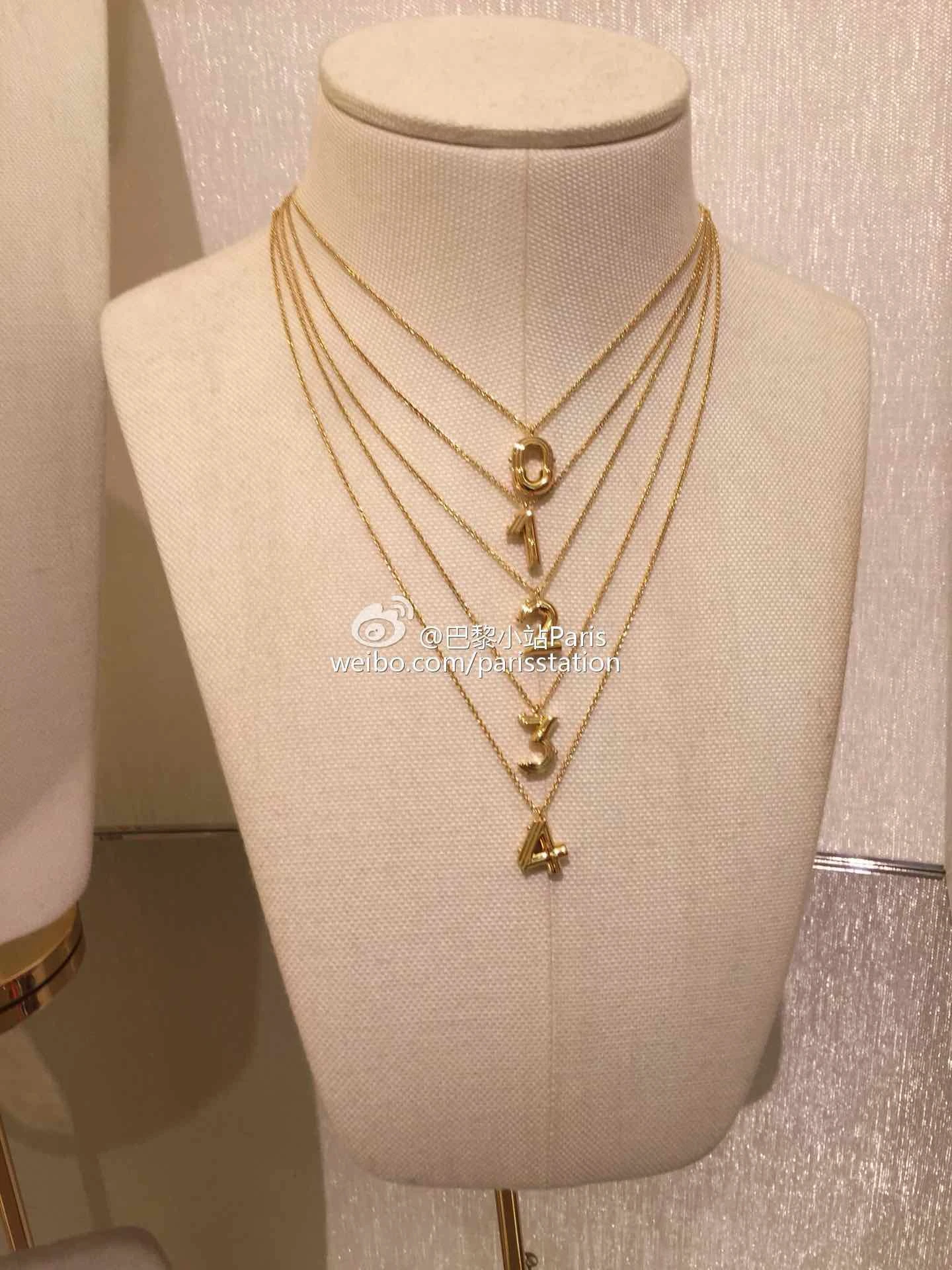 Louis Vuitton Necklaces — 9400d226