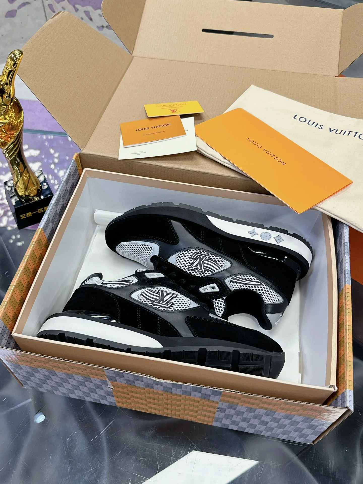 Louis Vuitton Sneakers — ec76d8bb