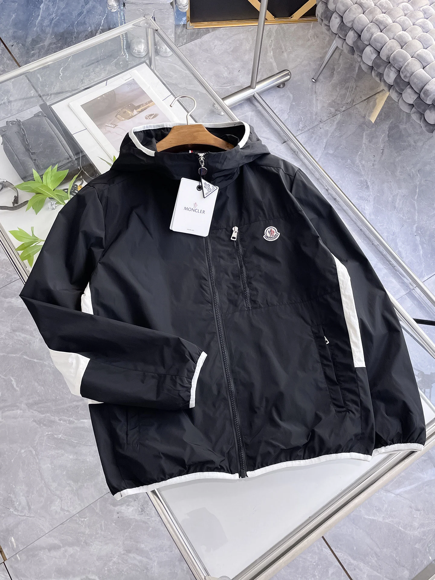 Moncler Jackets — f1256332