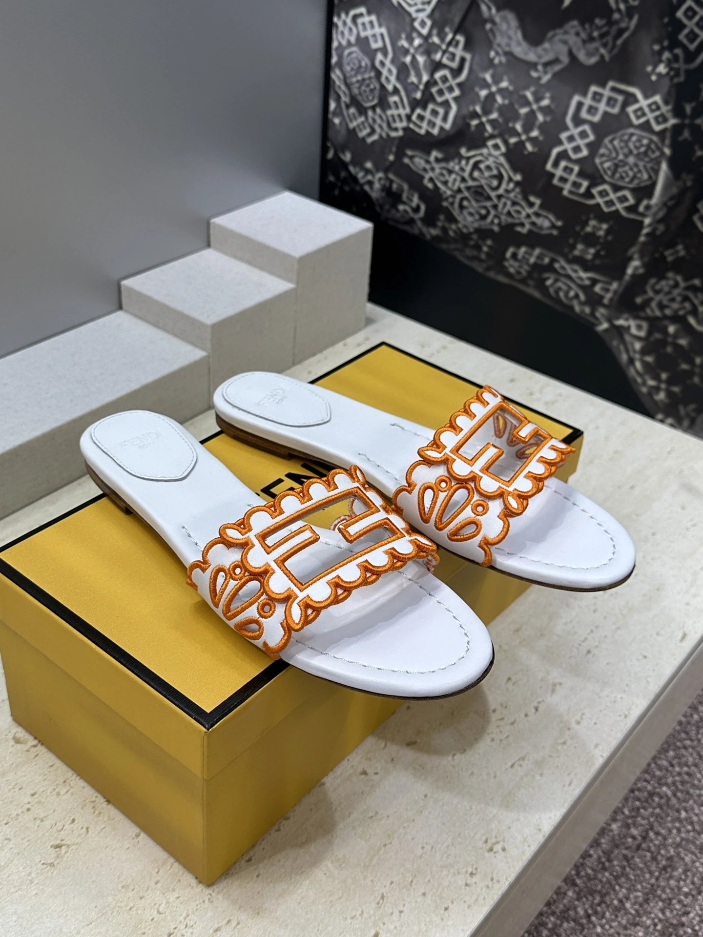 Fendi Slippers — 9358efa4