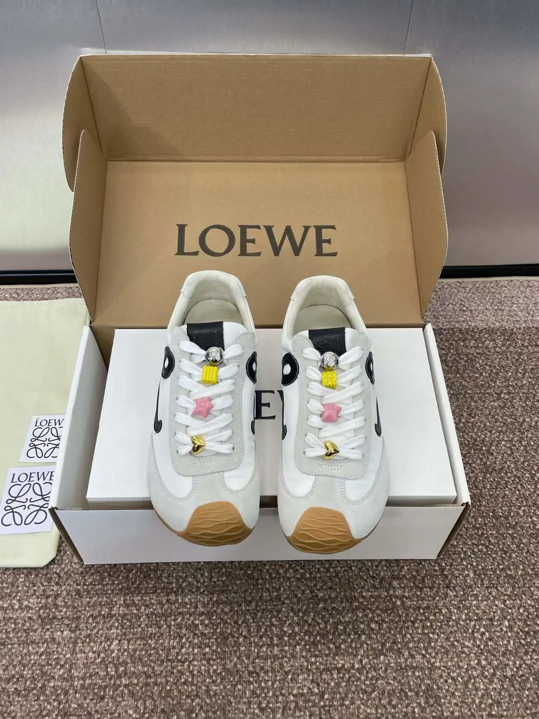 Loewe Flats — 33bcd6e3