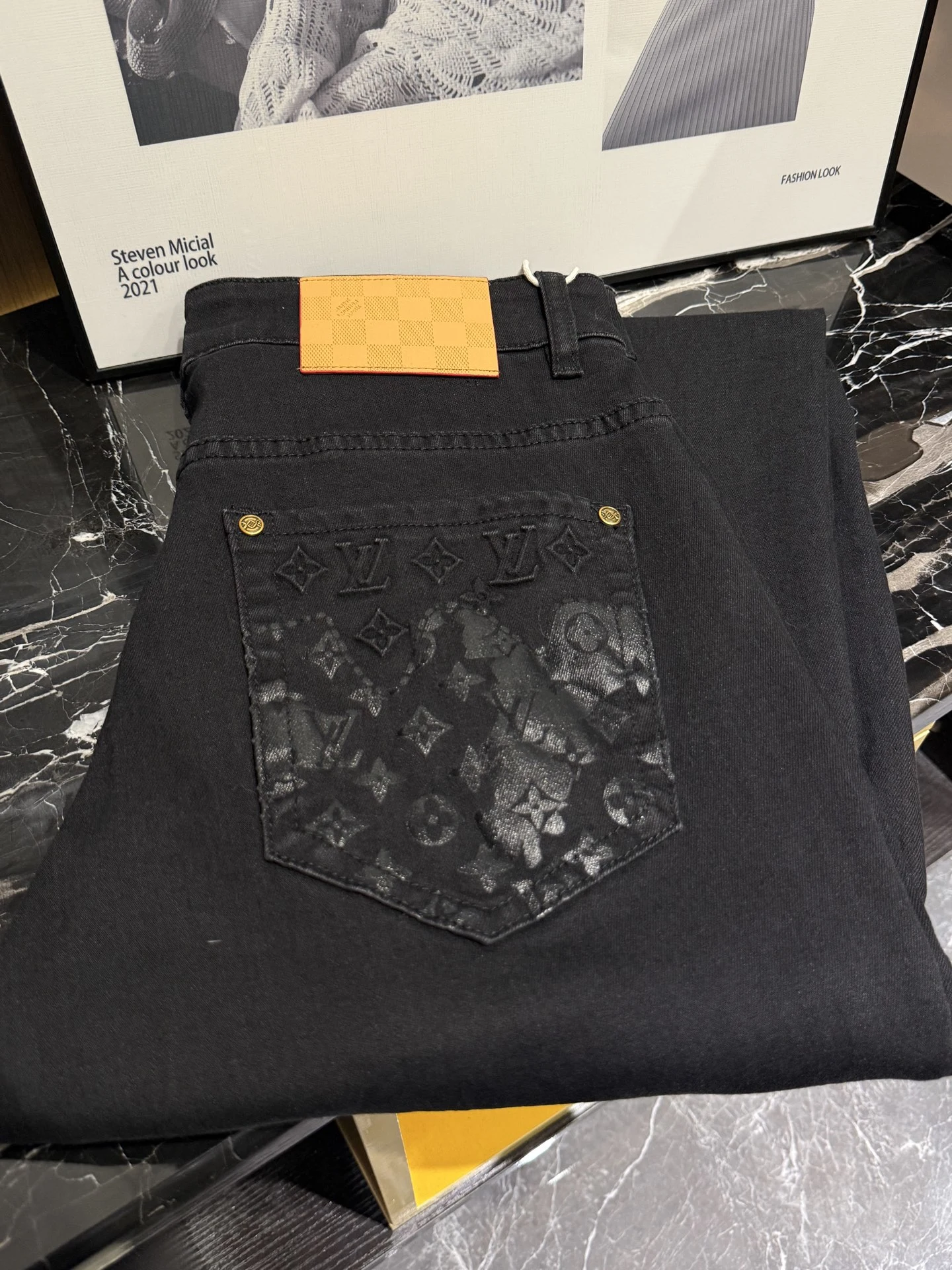 Louis Vuitton Jeans — b199ff07