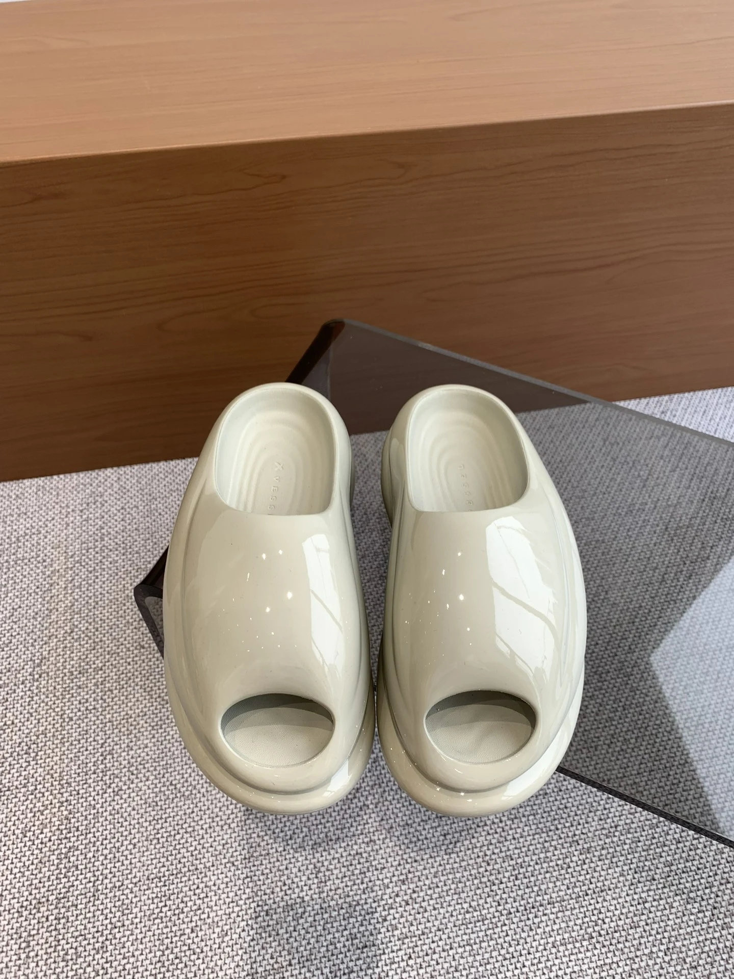 XVESSEL Slippers — 37014ea2