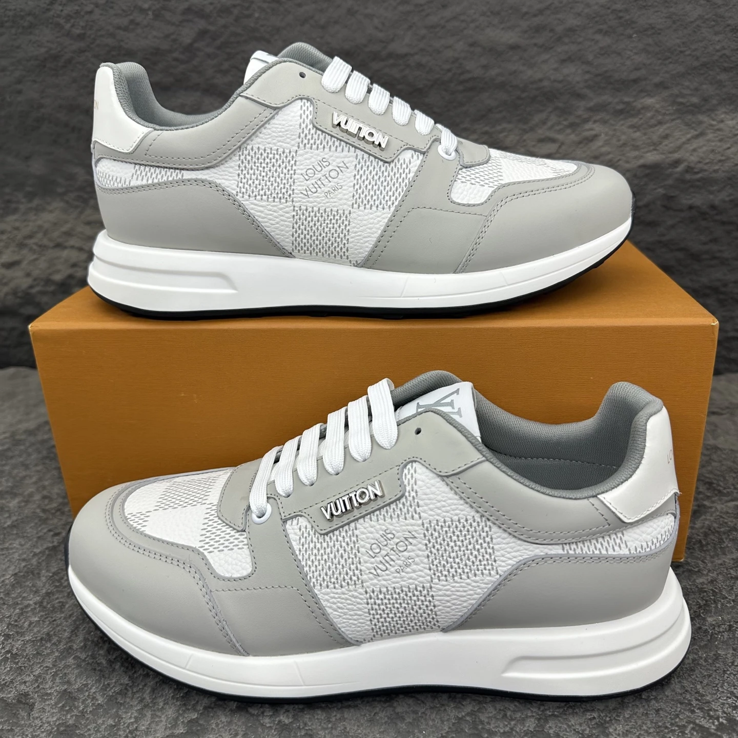 Louis Vuitton Sneakers — 61de9ff6