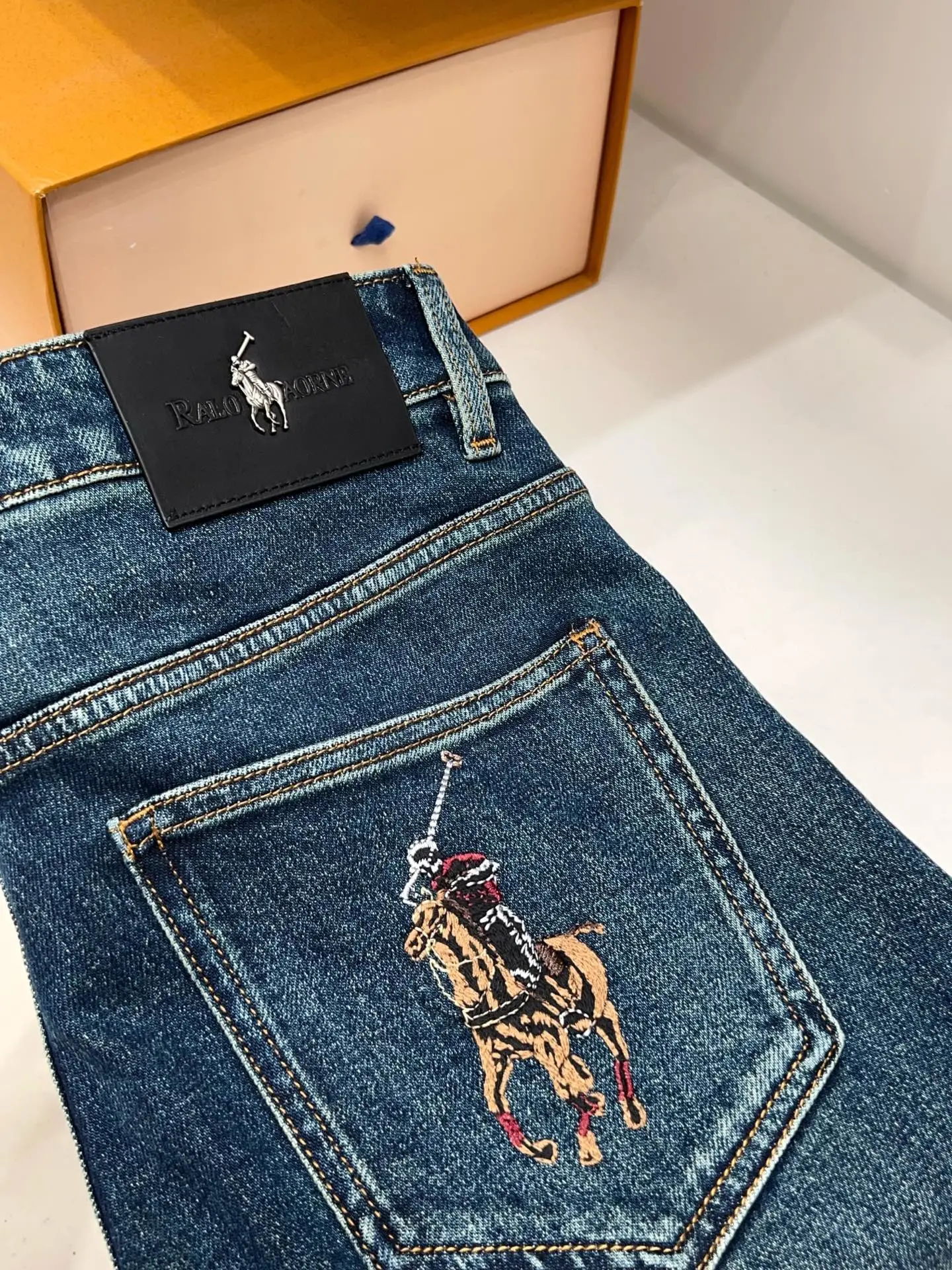 Jeans — f75d054f