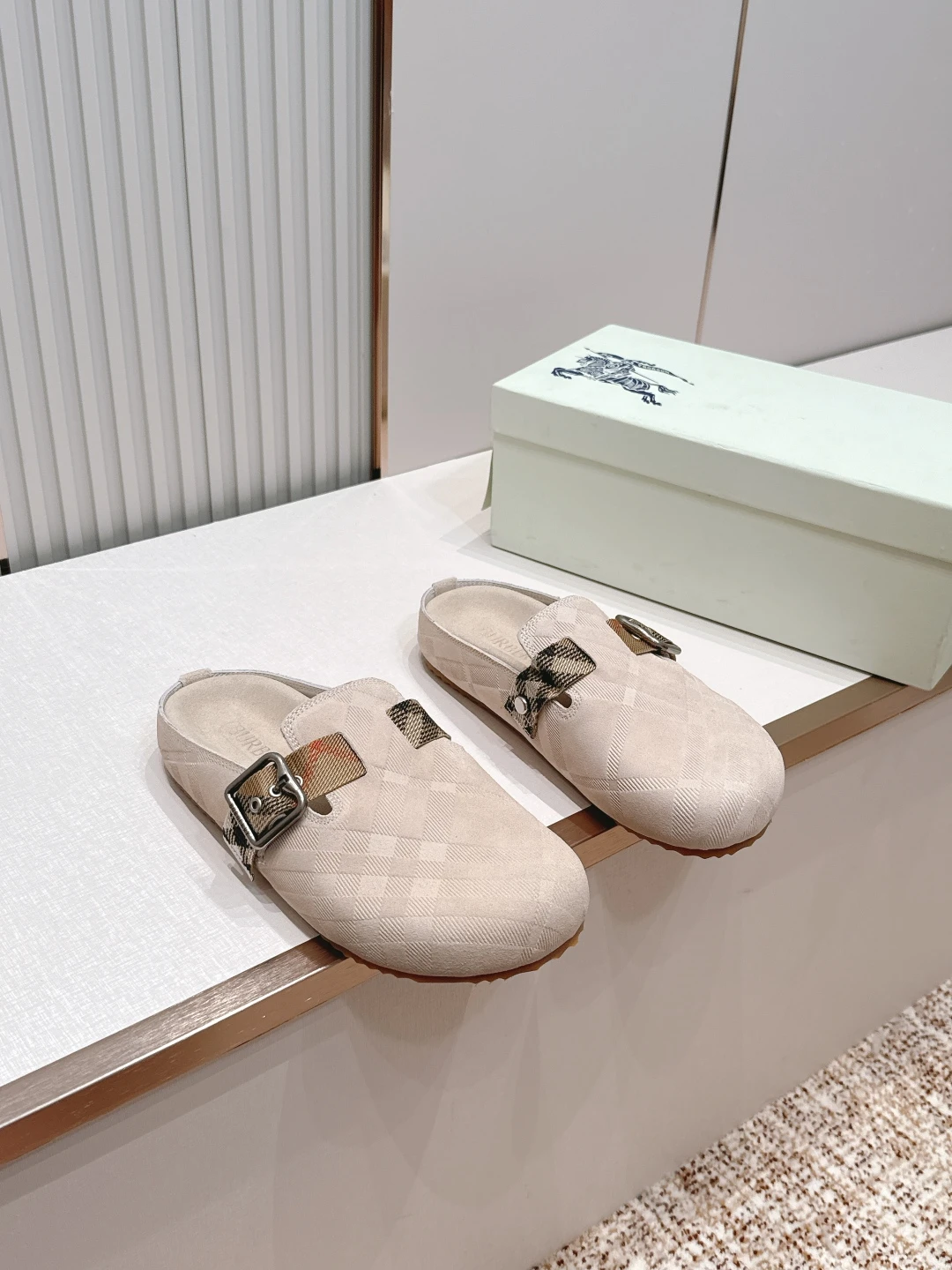 Burberry Slippers — 5384ac80