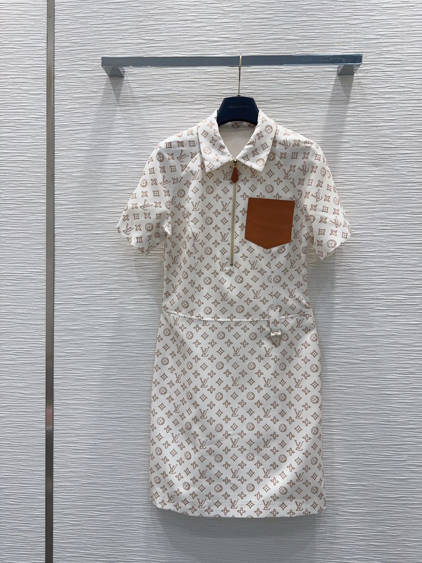 Dresses — 755c179b