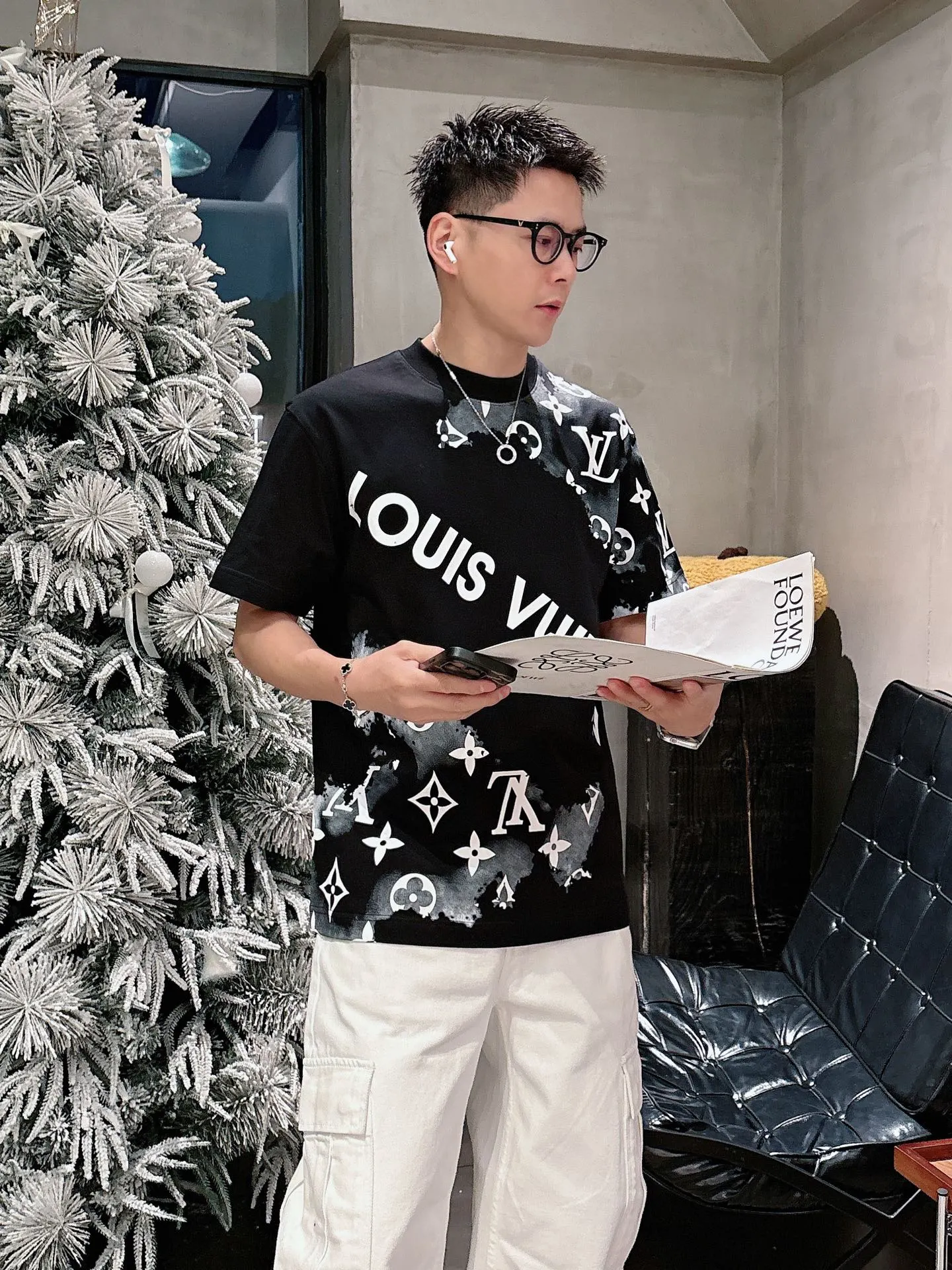 Louis Vuitton T-Shirt — ccb73bc6