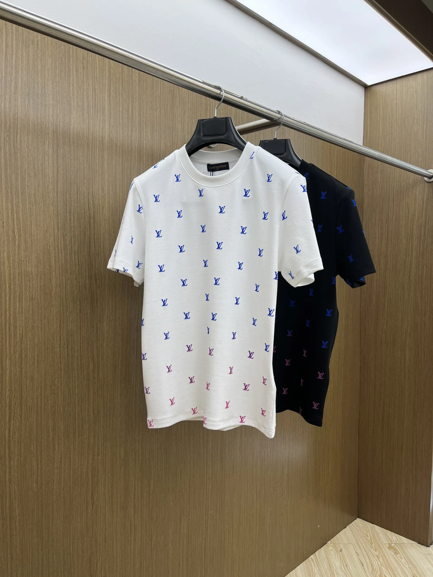 Louis Vuitton T-Shirt — 20ea21c8