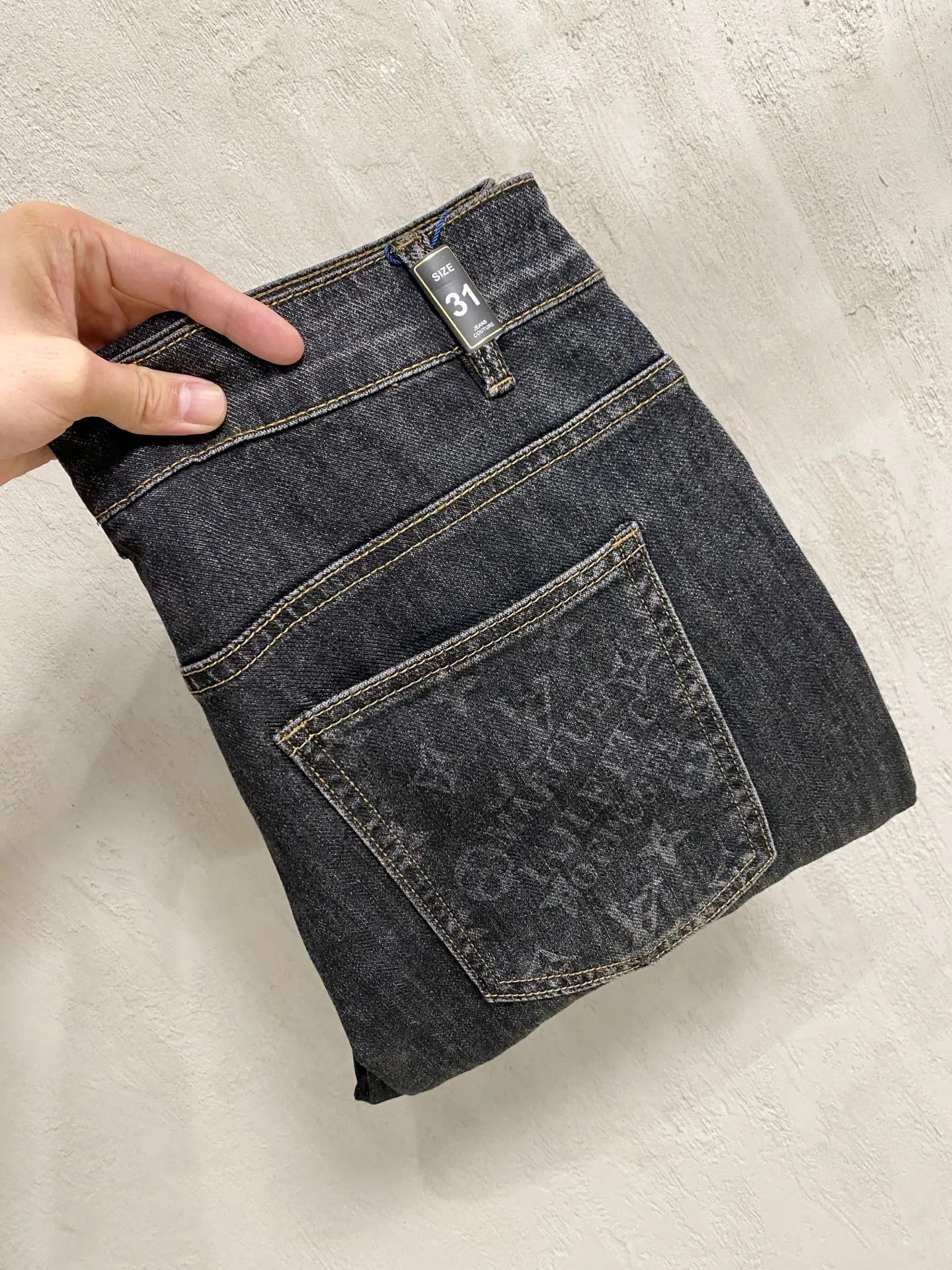 Louis Vuitton Jeans — b0880d7a