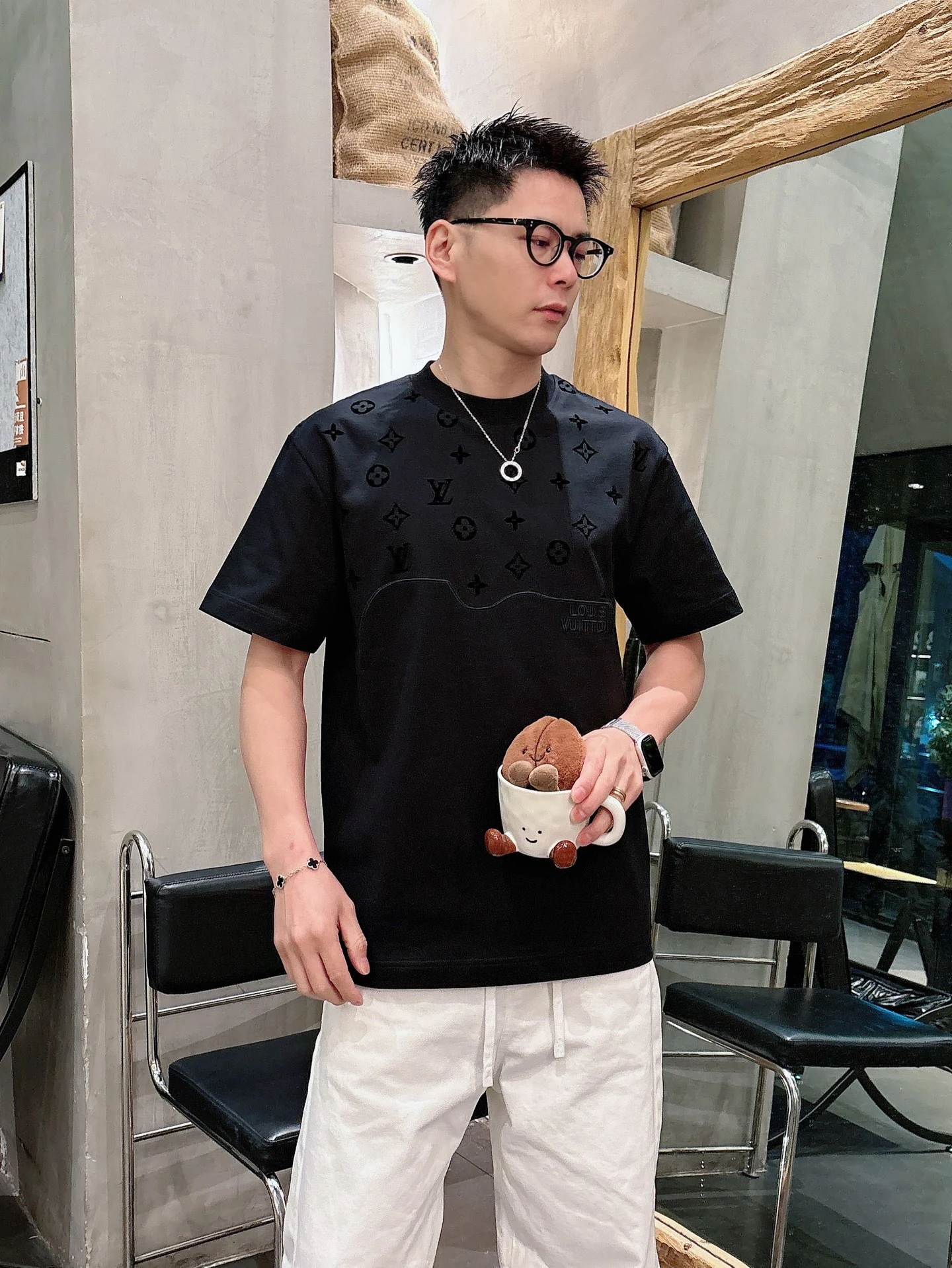 Louis Vuitton T-Shirt — f4616237