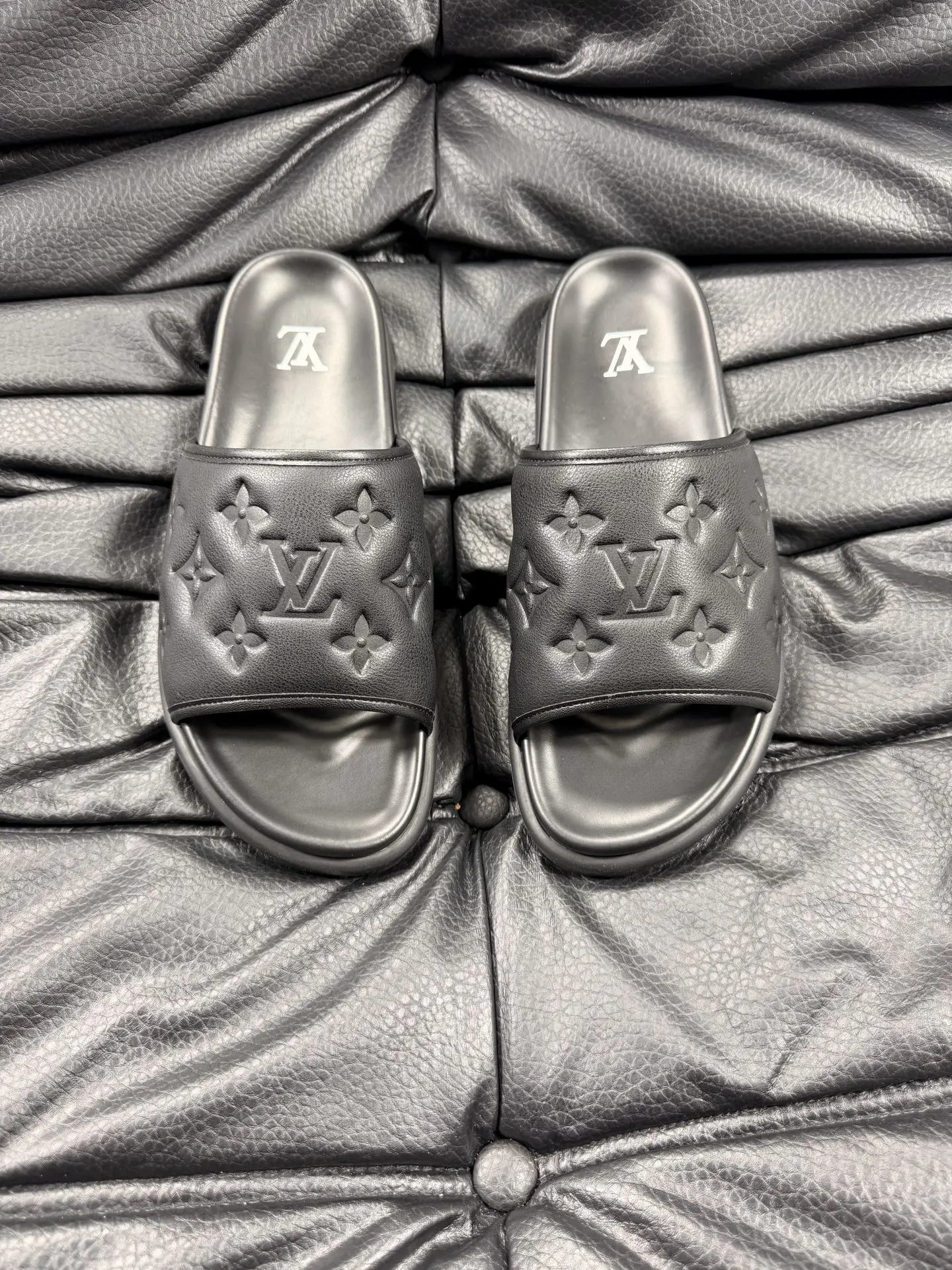 Louis Vuitton Slippers — 845eac36