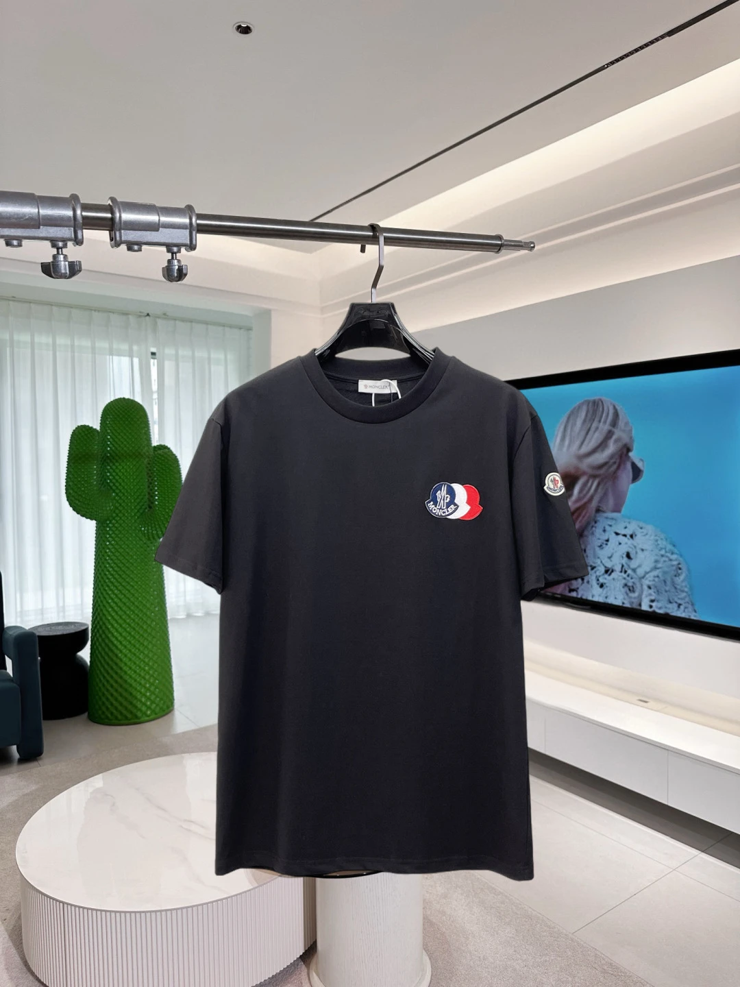 Moncler T-Shirt — 37cae575