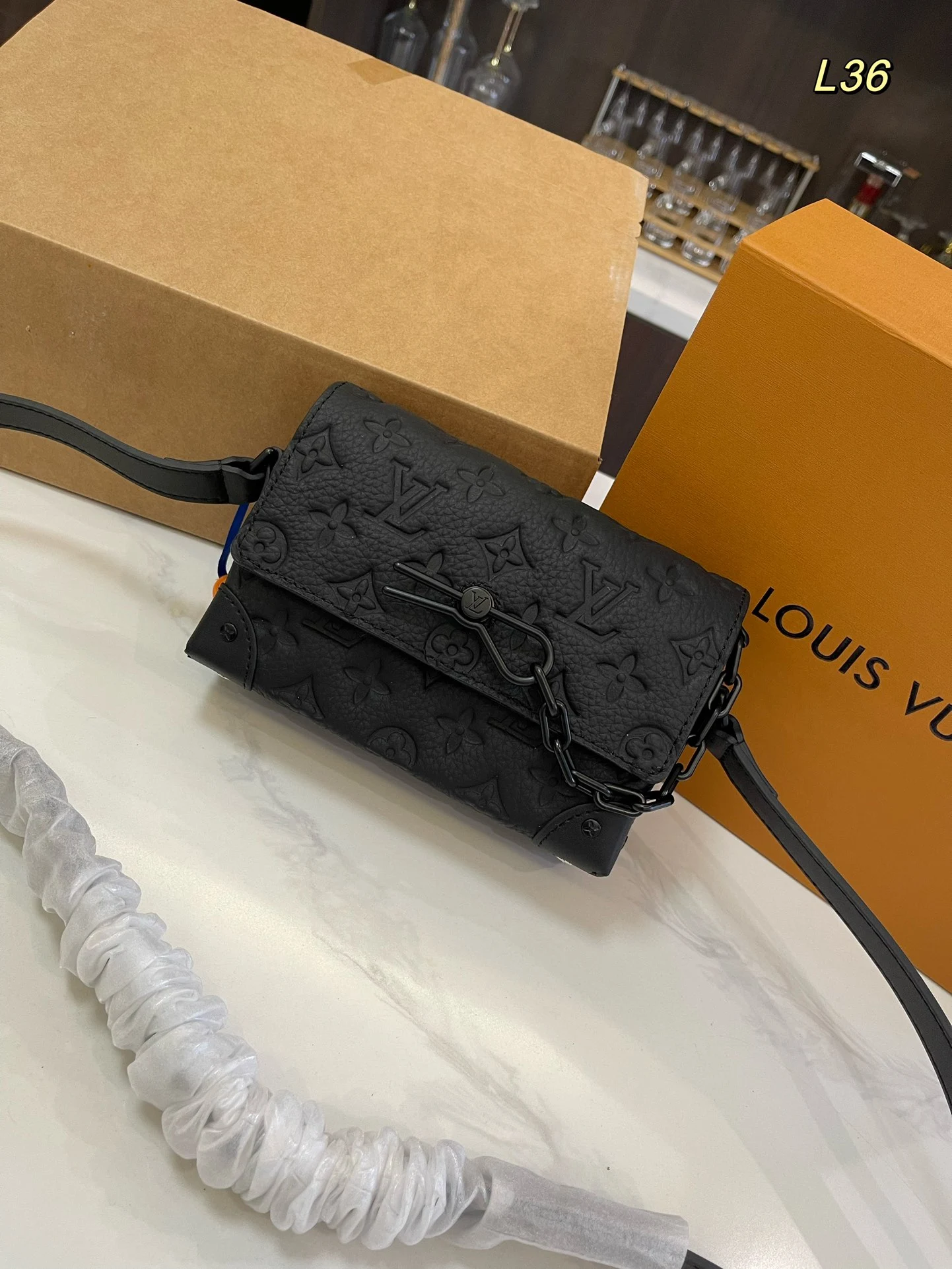 Louis Vuitton Bag — b07ec3c6