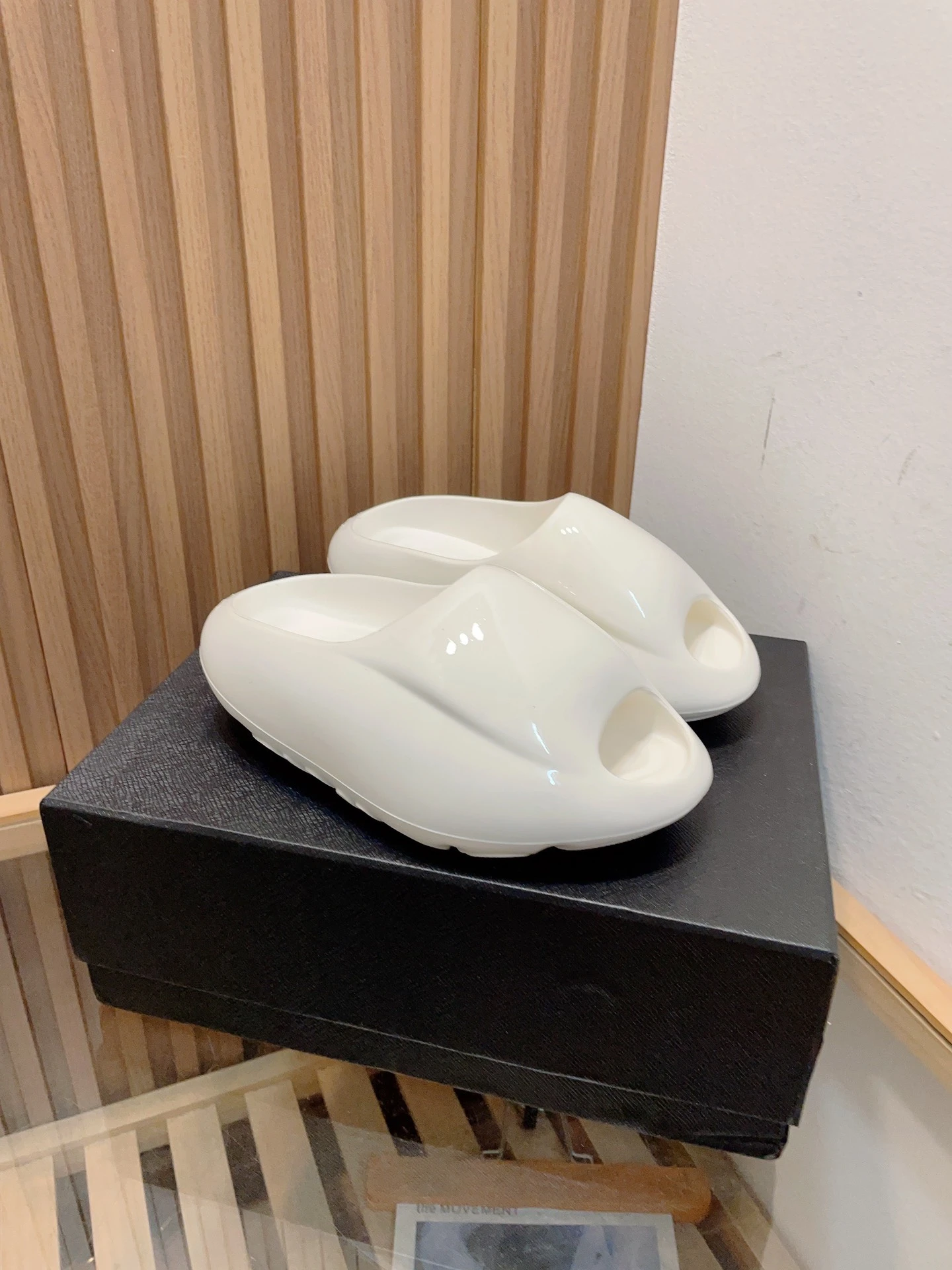 XVESSEL Slippers — ffc3c5ca