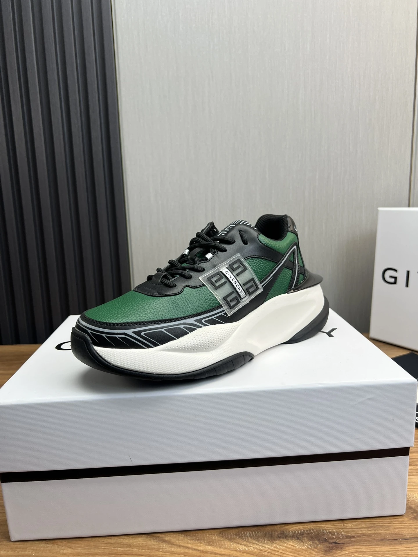 Givenchy Sneakers — a546ab18