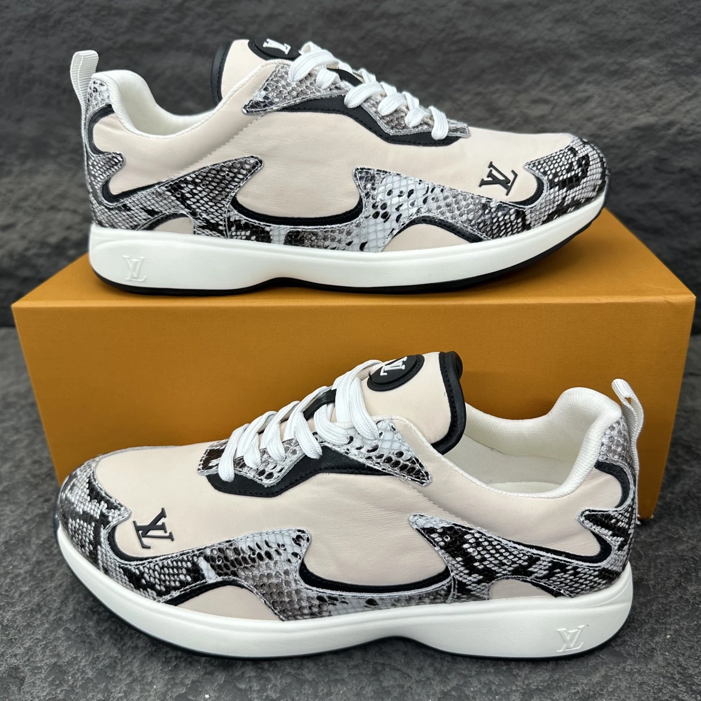 Louis Vuitton Sneakers — 1ff17145