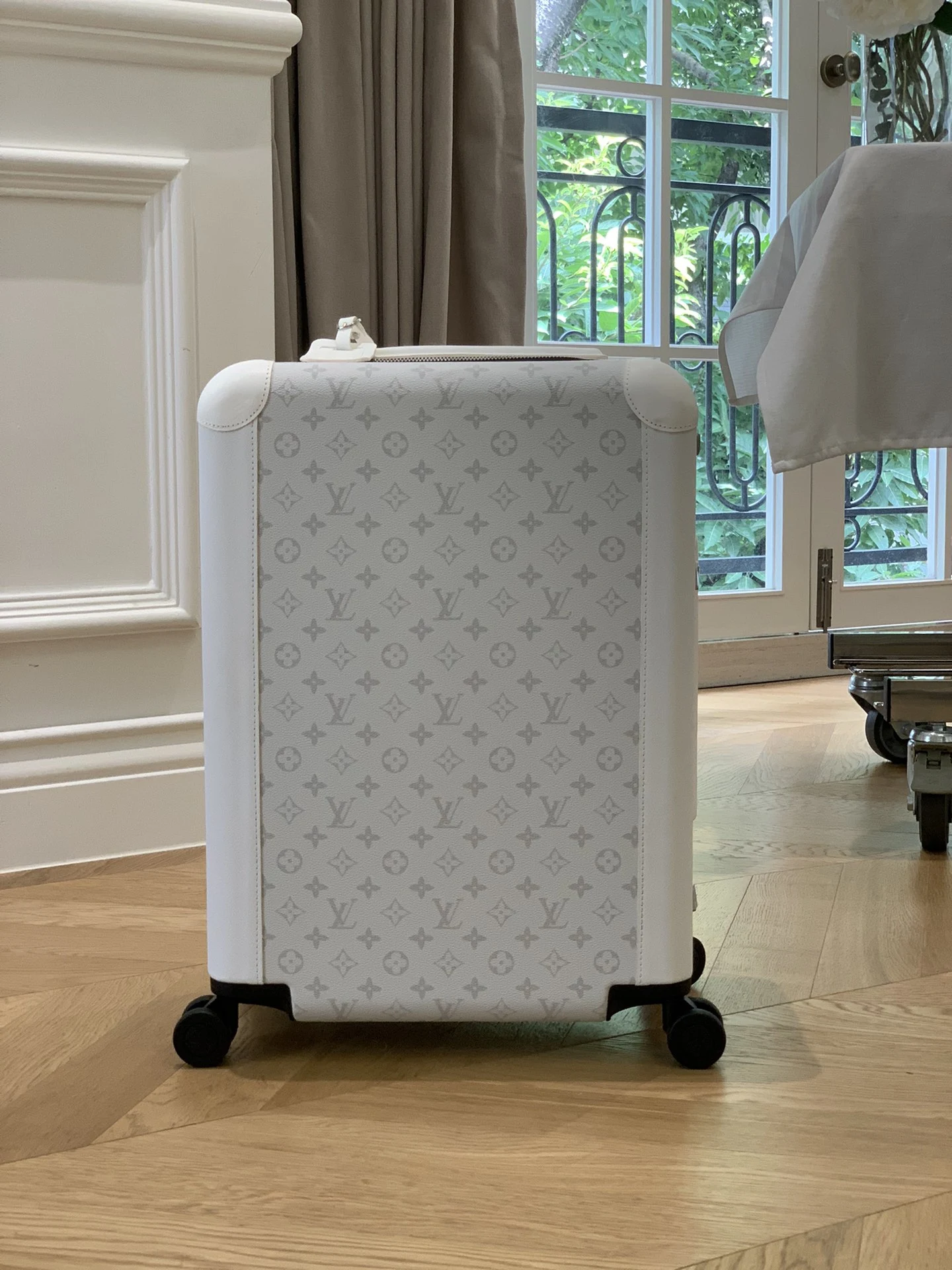Louis Vuitton Luggage — 175db15b