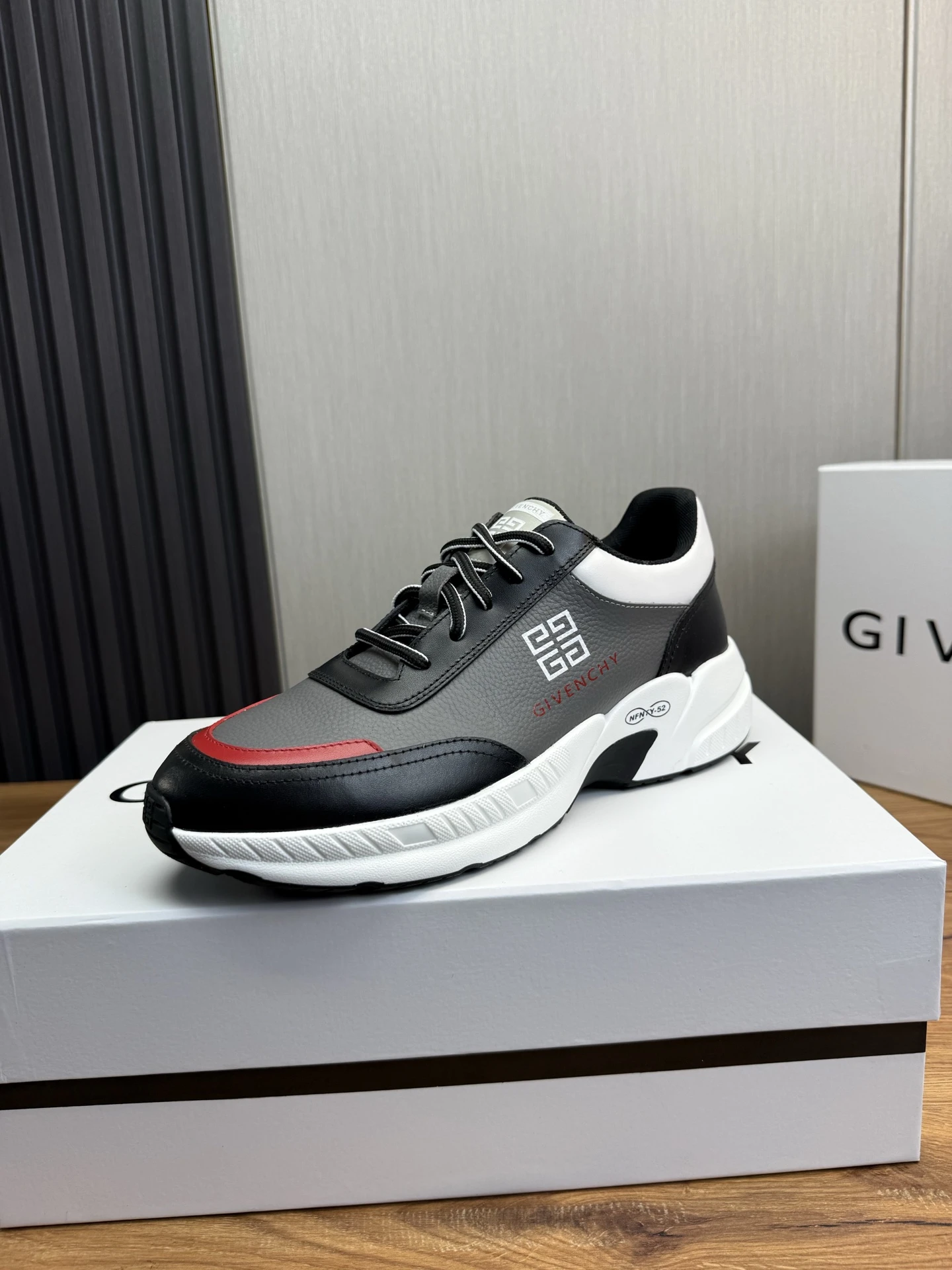 Givenchy Sneakers — 176b95bc