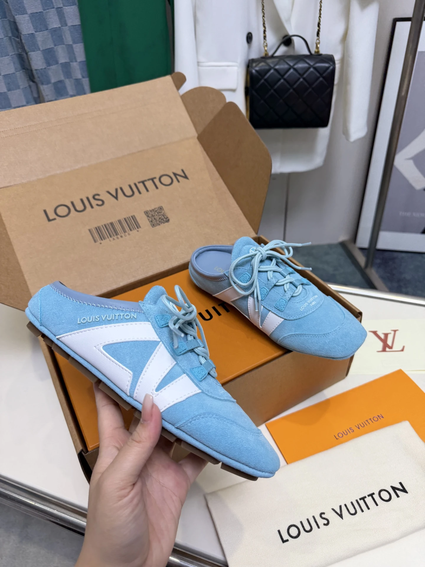 Louis Vuitton Sneakers — fa336cea