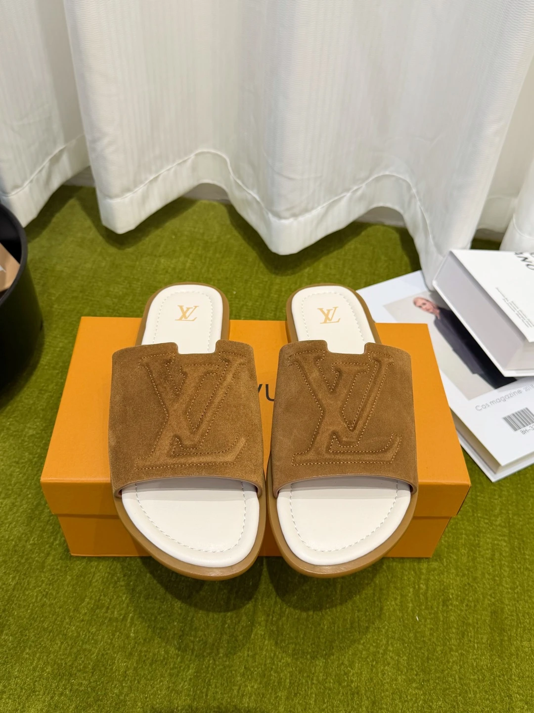 Louis Vuitton Slippers — 85d86342