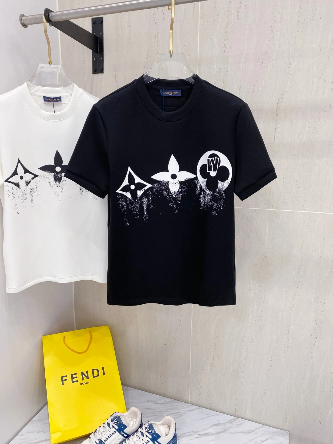 Louis Vuitton T-Shirt — 5aac442f