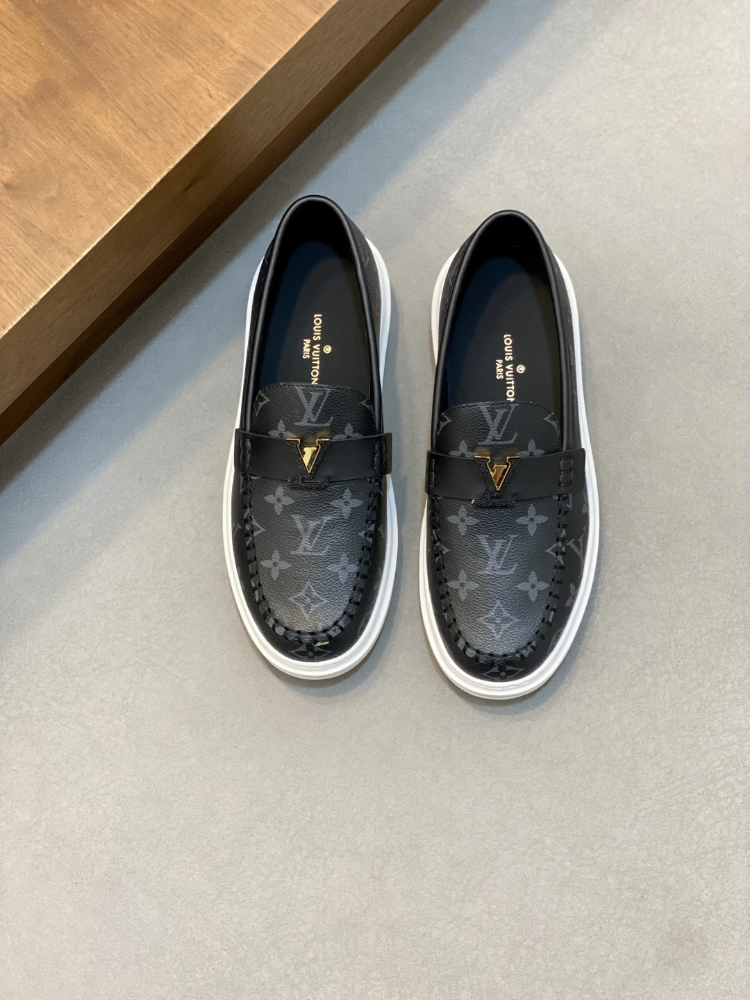 Louis Vuitton Sneakers — 6d382781