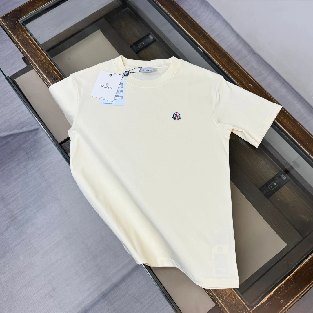 Moncler T-Shirt — cc703801