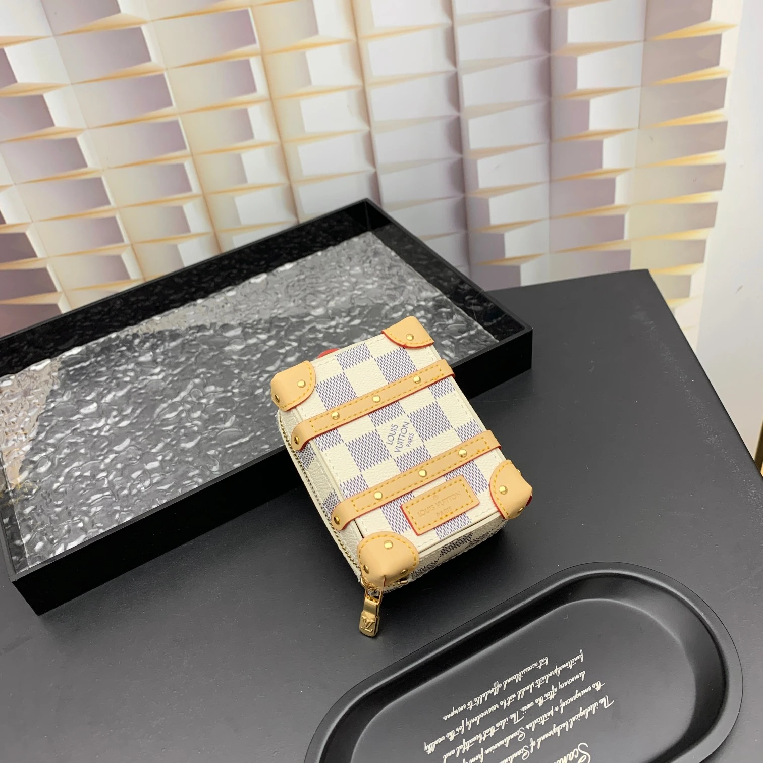 Wallets — 87718929