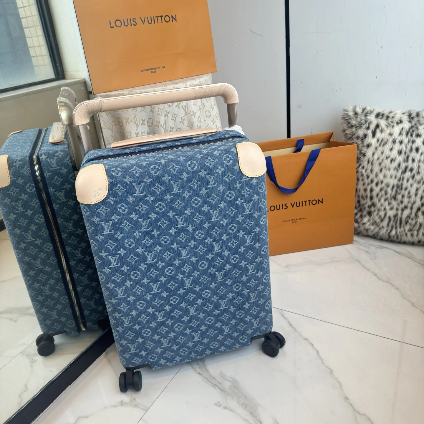 Luggage — 61b6a6bc
