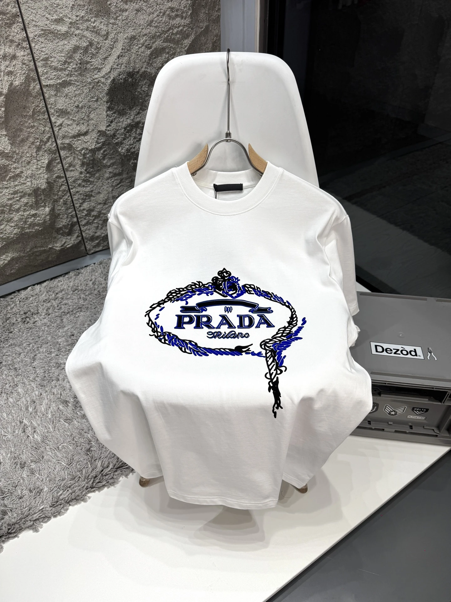 Prada T-Shirt — 3f3272e7