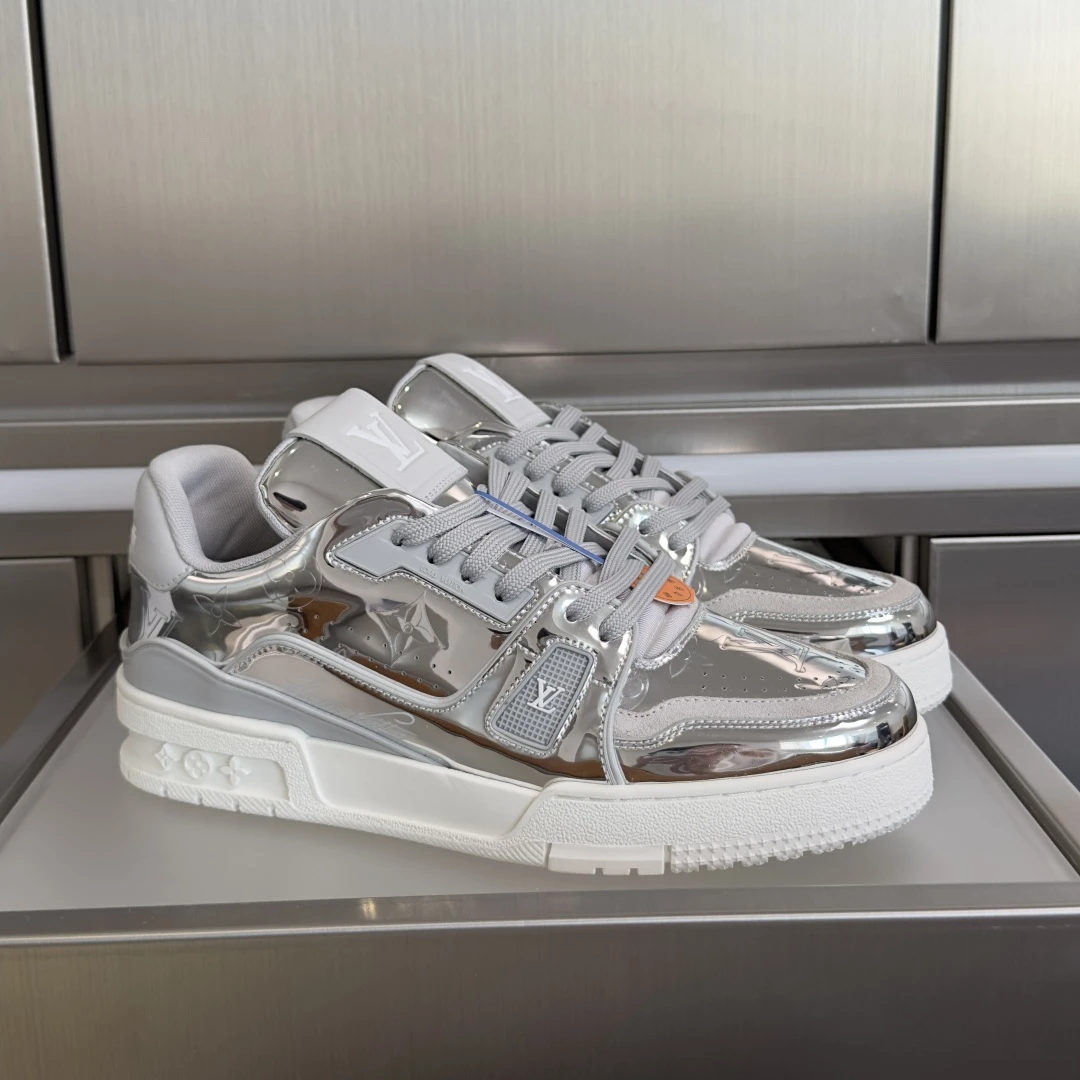 Louis Vuitton Sneakers — b0ff42ed