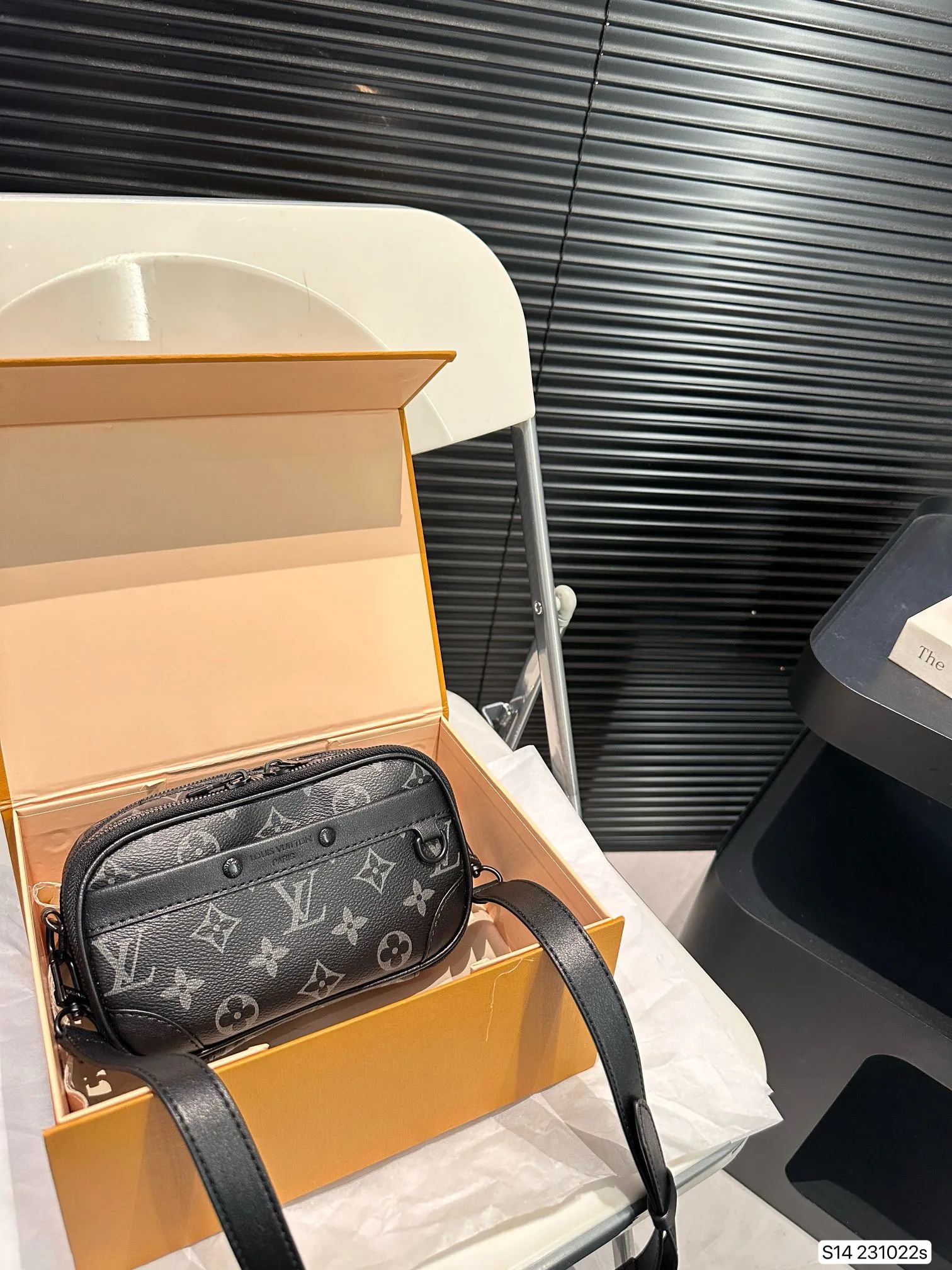 Louis Vuitton Bag — b85a4f50