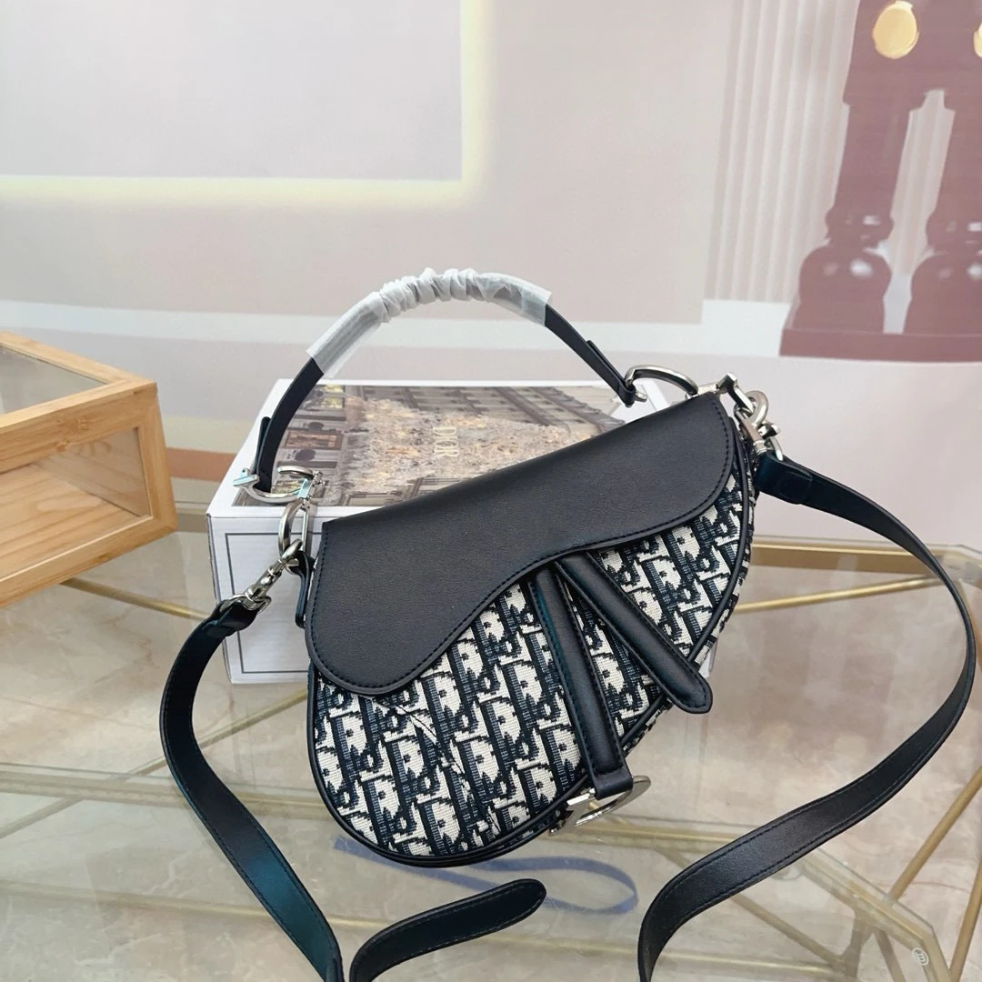 Dior Bag — c5ac993b