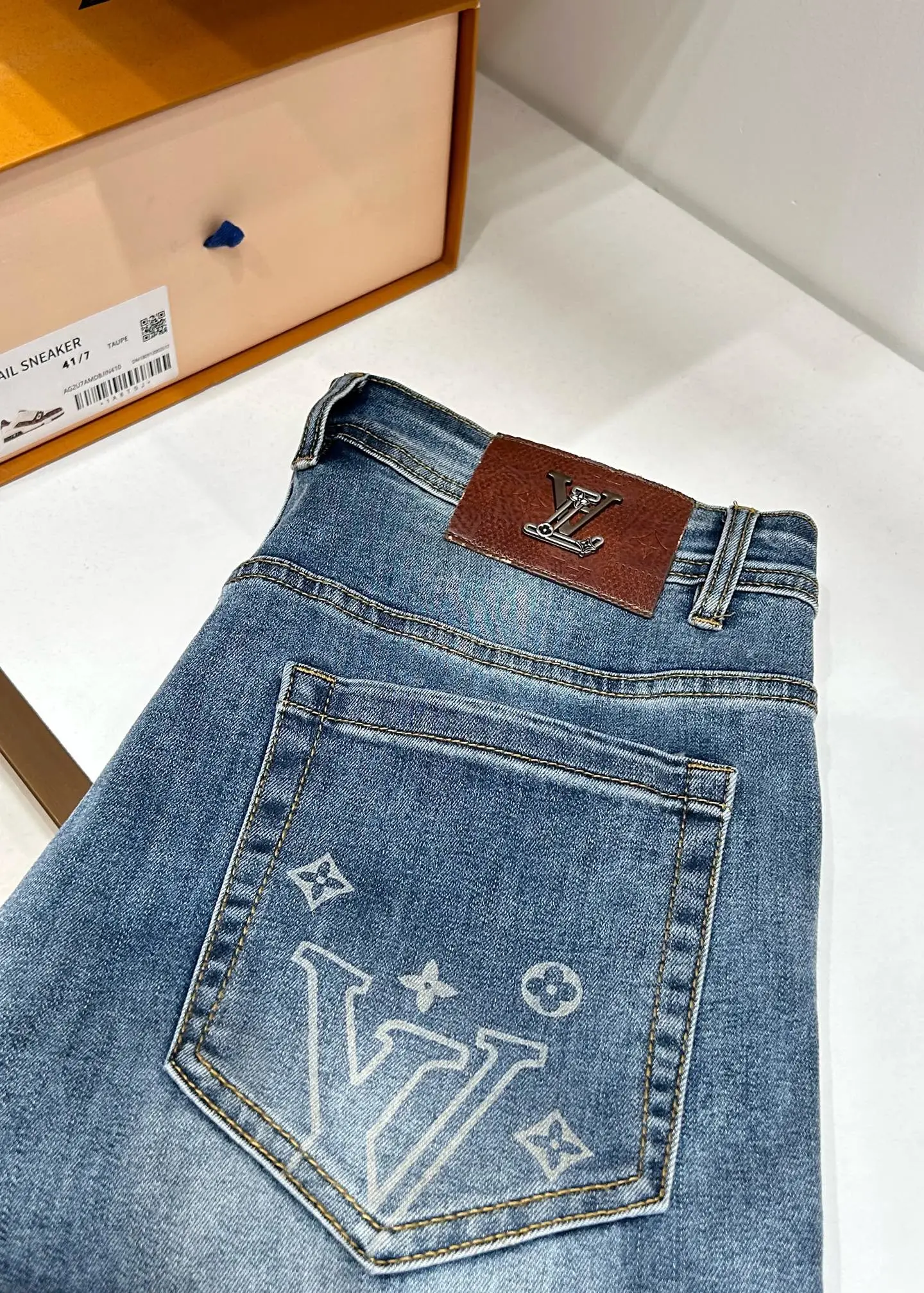 Jeans — 44c690d3