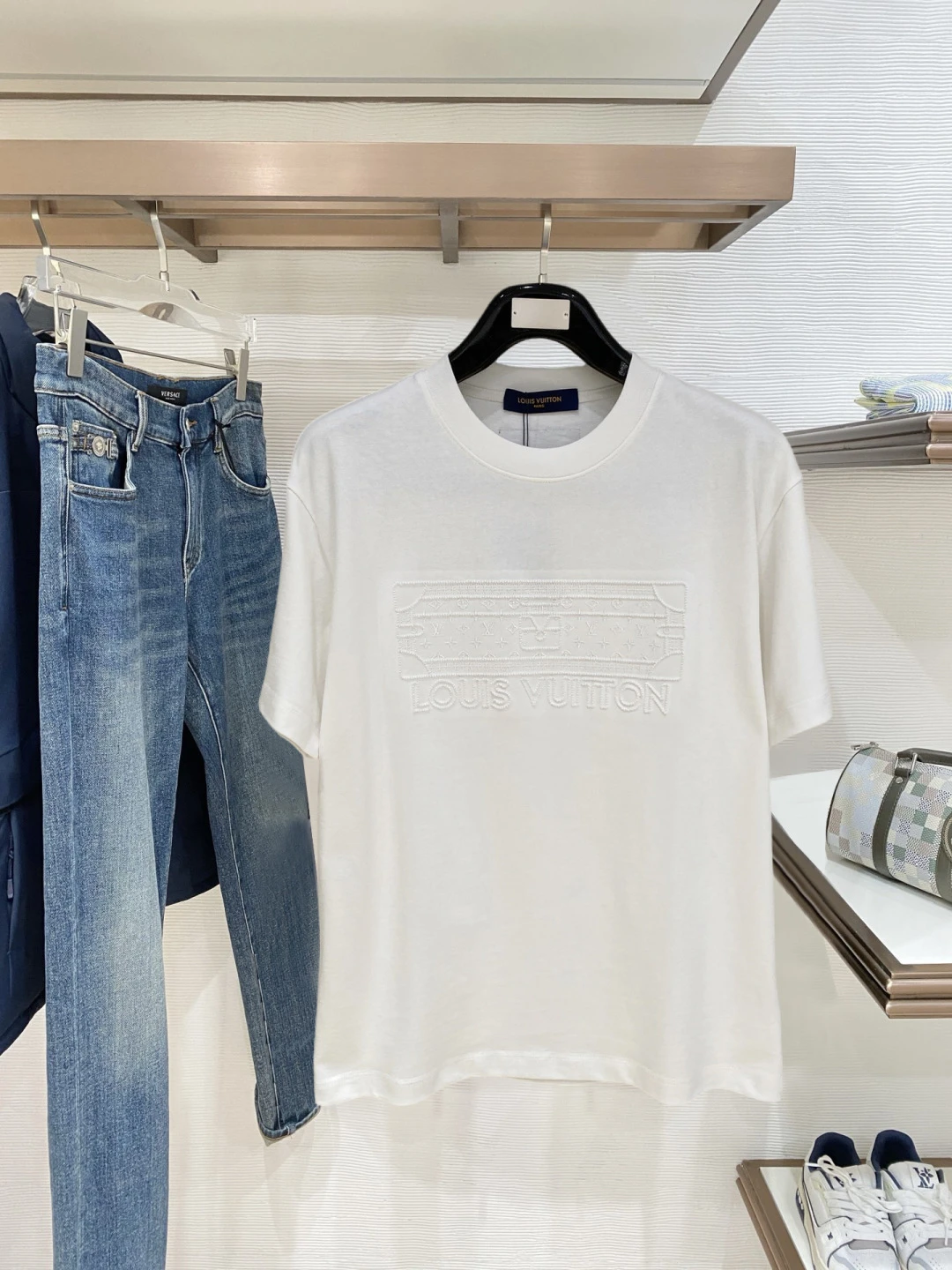 Louis Vuitton T-Shirt — 70fa6881