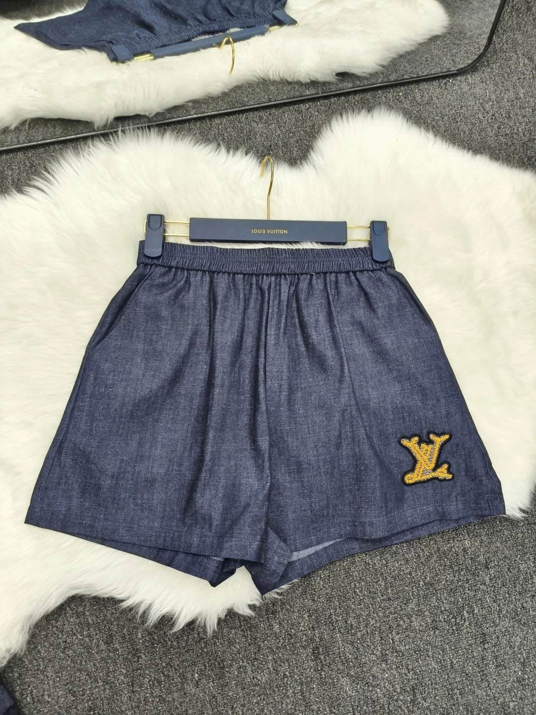 Trousers — dfb4082d