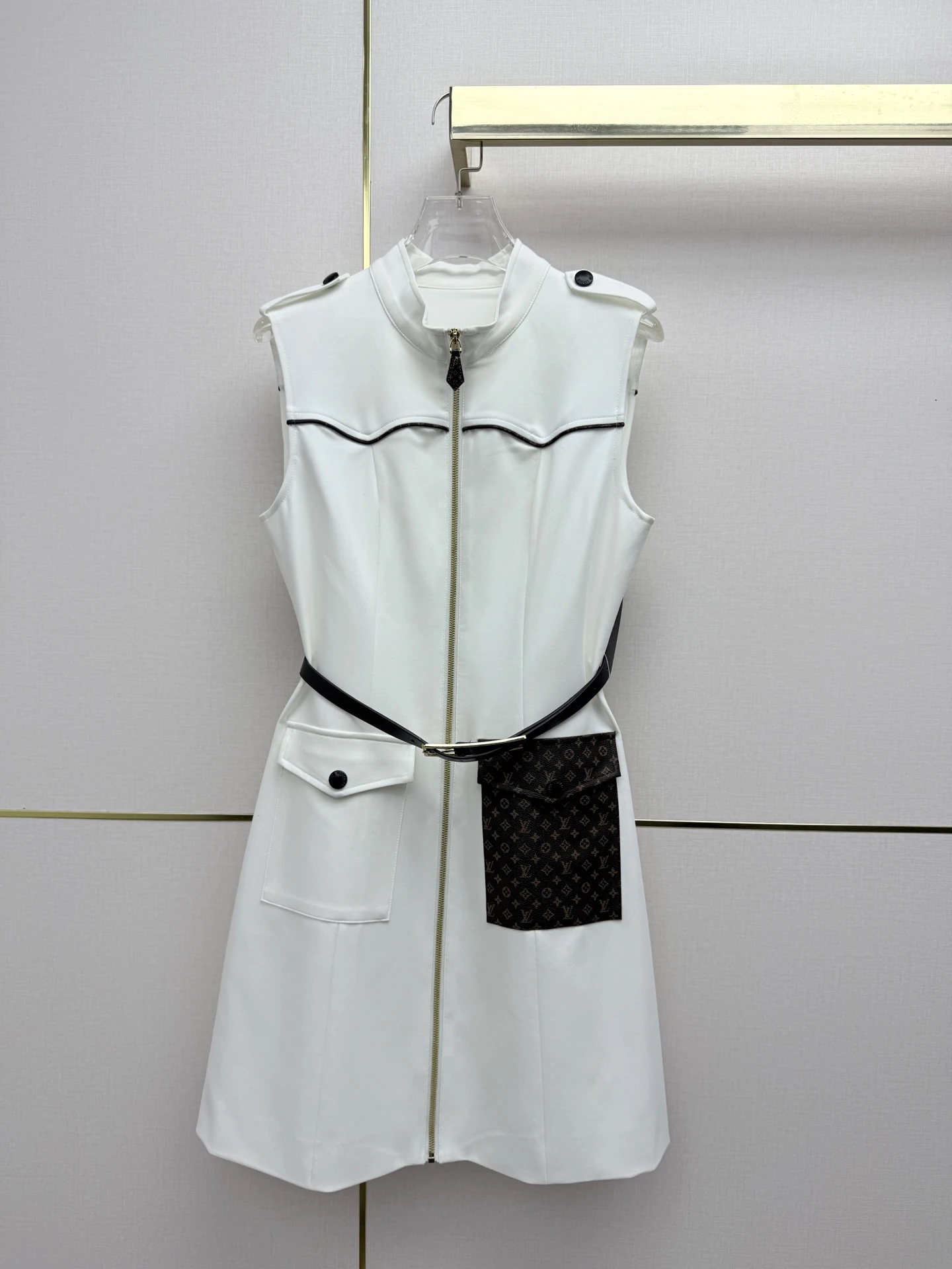 Dresses — 502e96d1